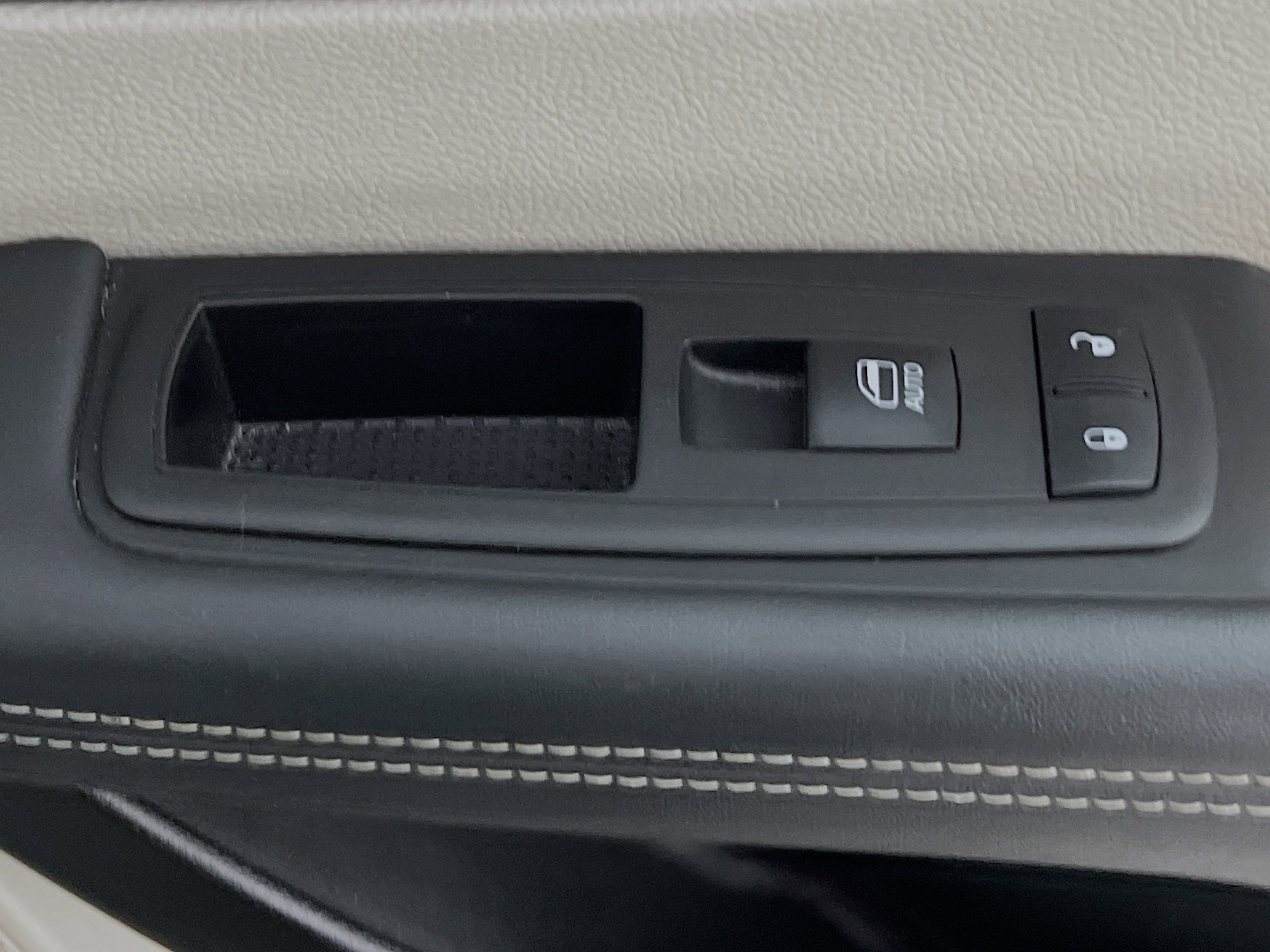 Used 2024 Chrysler Pacifica Touring-L image 32