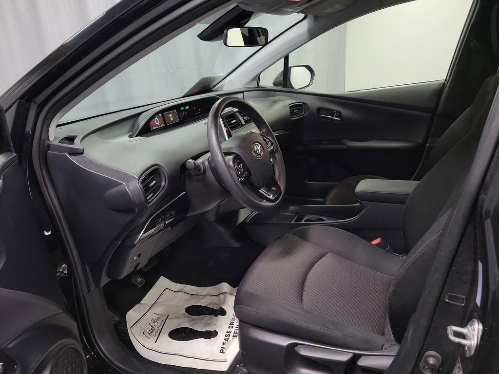 Used 2022 Toyota Prius LE image 12