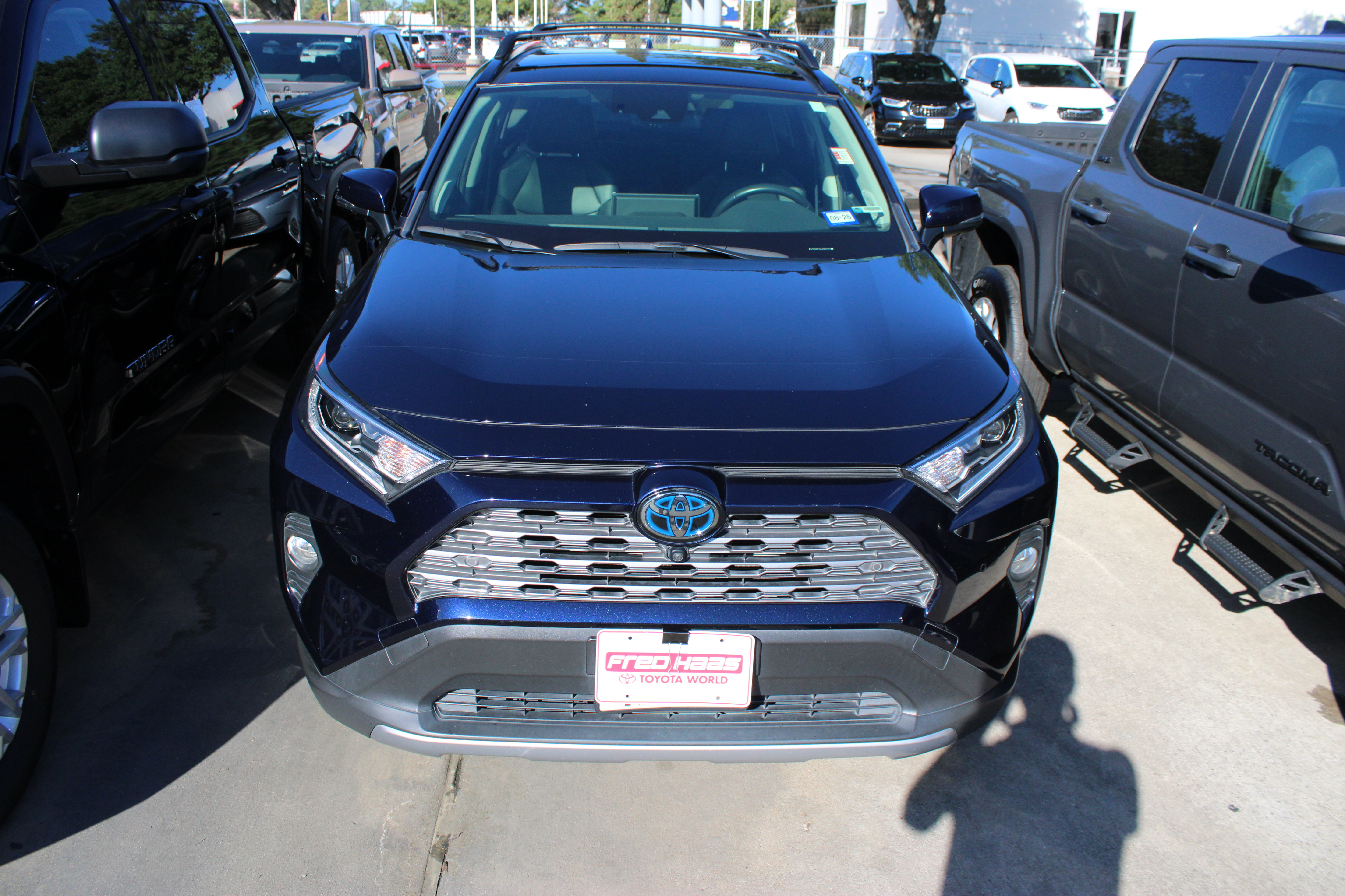 Used 2020 Toyota RAV4 Limited AWD/4WD image 4