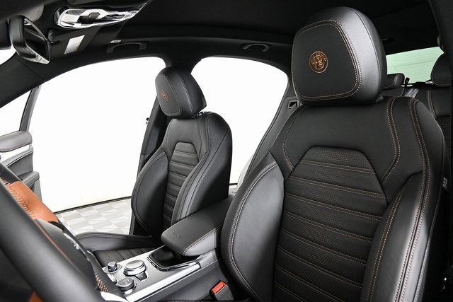 New 2025 Alfa Romeo Stelvio Sprint image 2