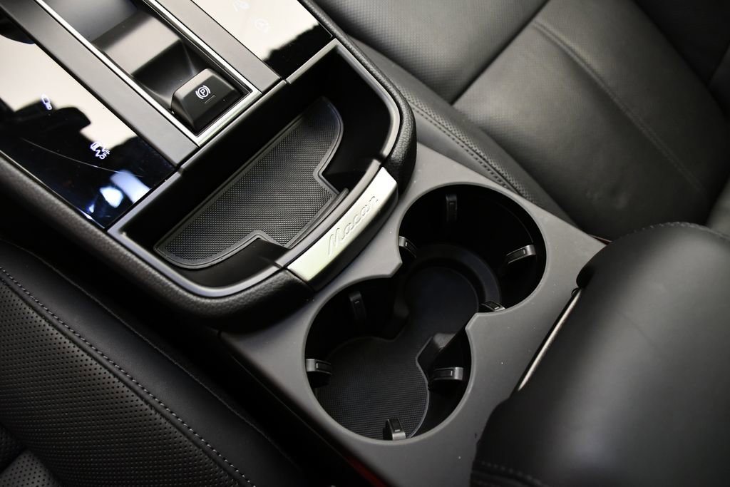 Used 2025 Porsche Macan Turbo image 33