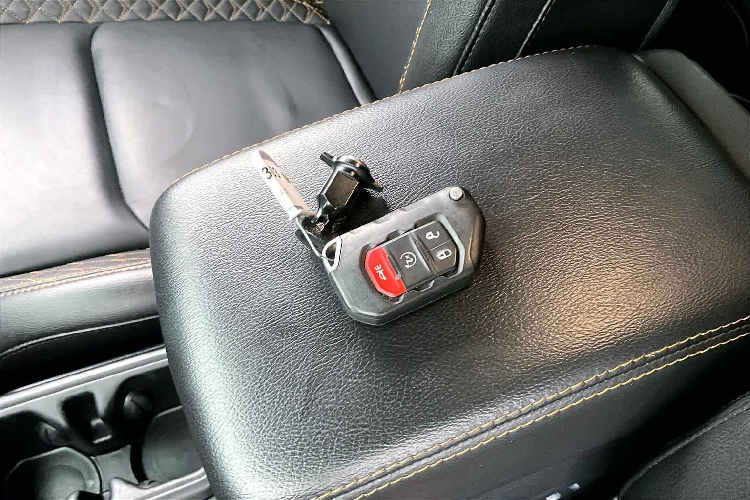 Used 2021 Jeep Wrangler Unlimited Sahara AWD/4WD image 14