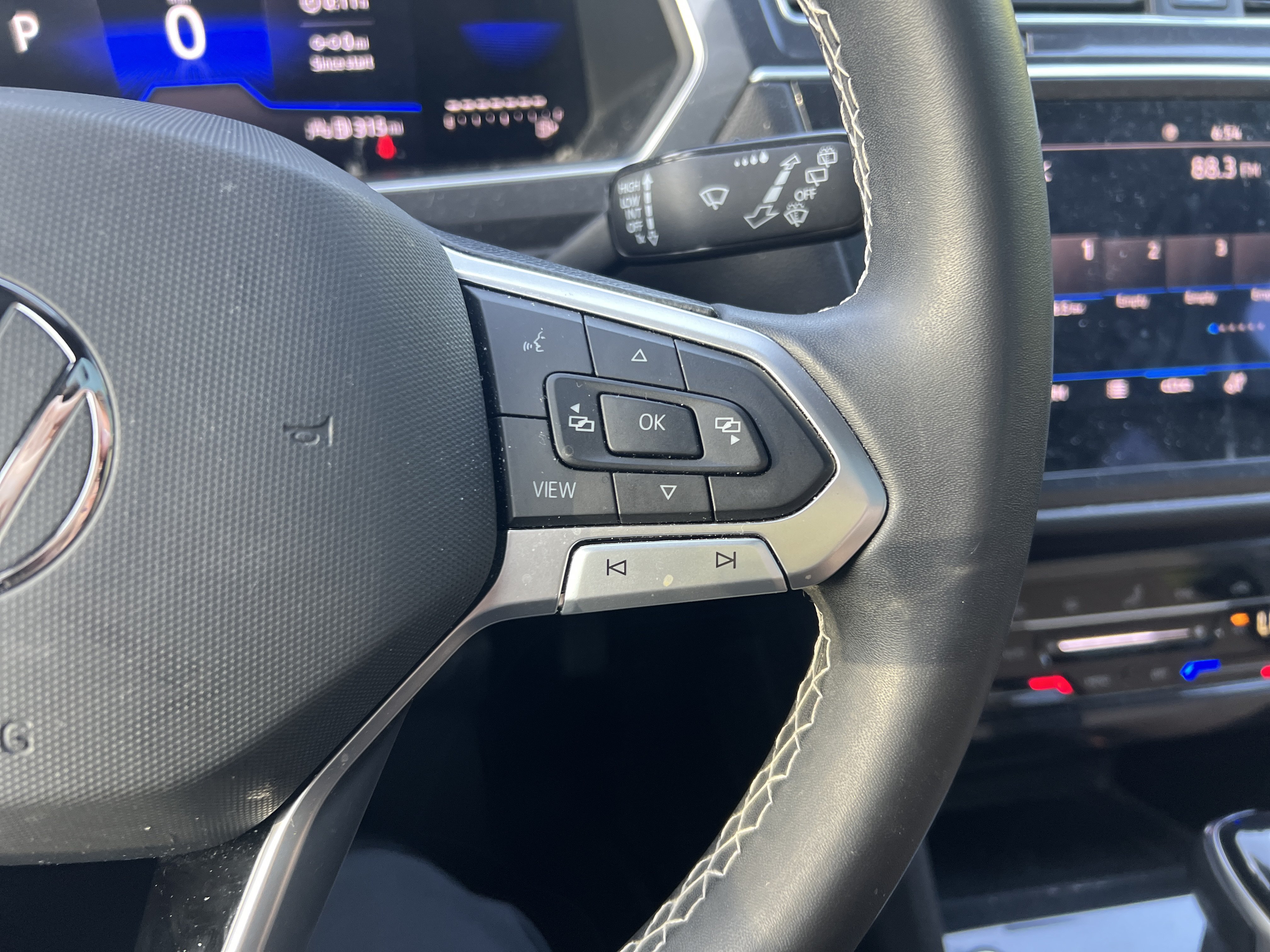 Certified 2023 Volkswagen Tiguan SE w/ Panoramic Sunroof Package FWD image 17