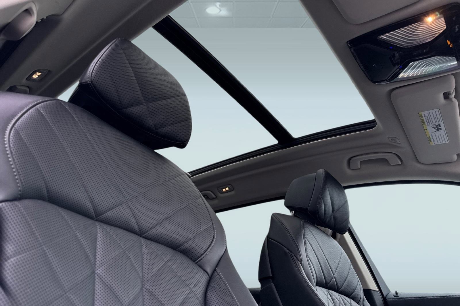 Used 2023 BMW X7 xDrive40i w/ Premium Package image 12