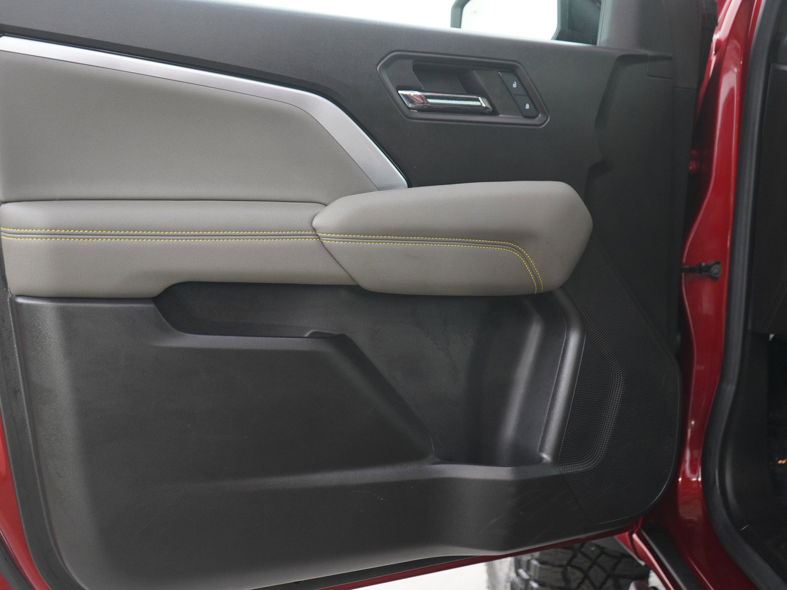 Used 2024 Chevrolet Colorado ZR2 w/ Technology Package AWD/4WD image 18