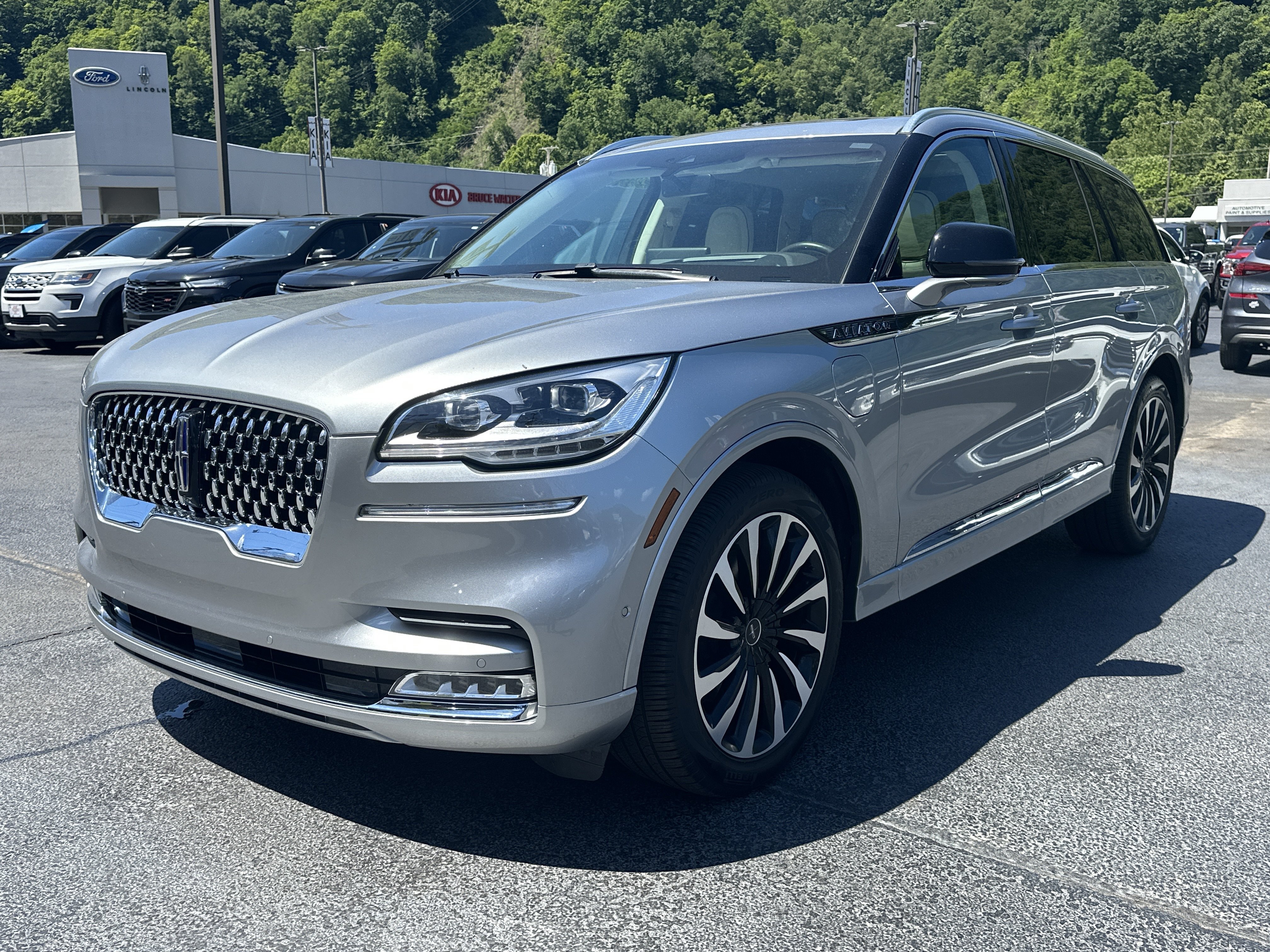 Used 2023 Lincoln Aviator Black Label Grand Touring AWD/4WD image 3