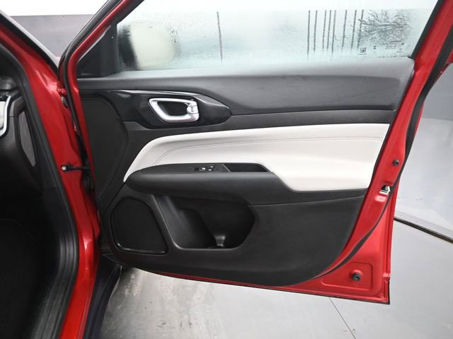 Used 2025 Jeep Compass Limited image 20