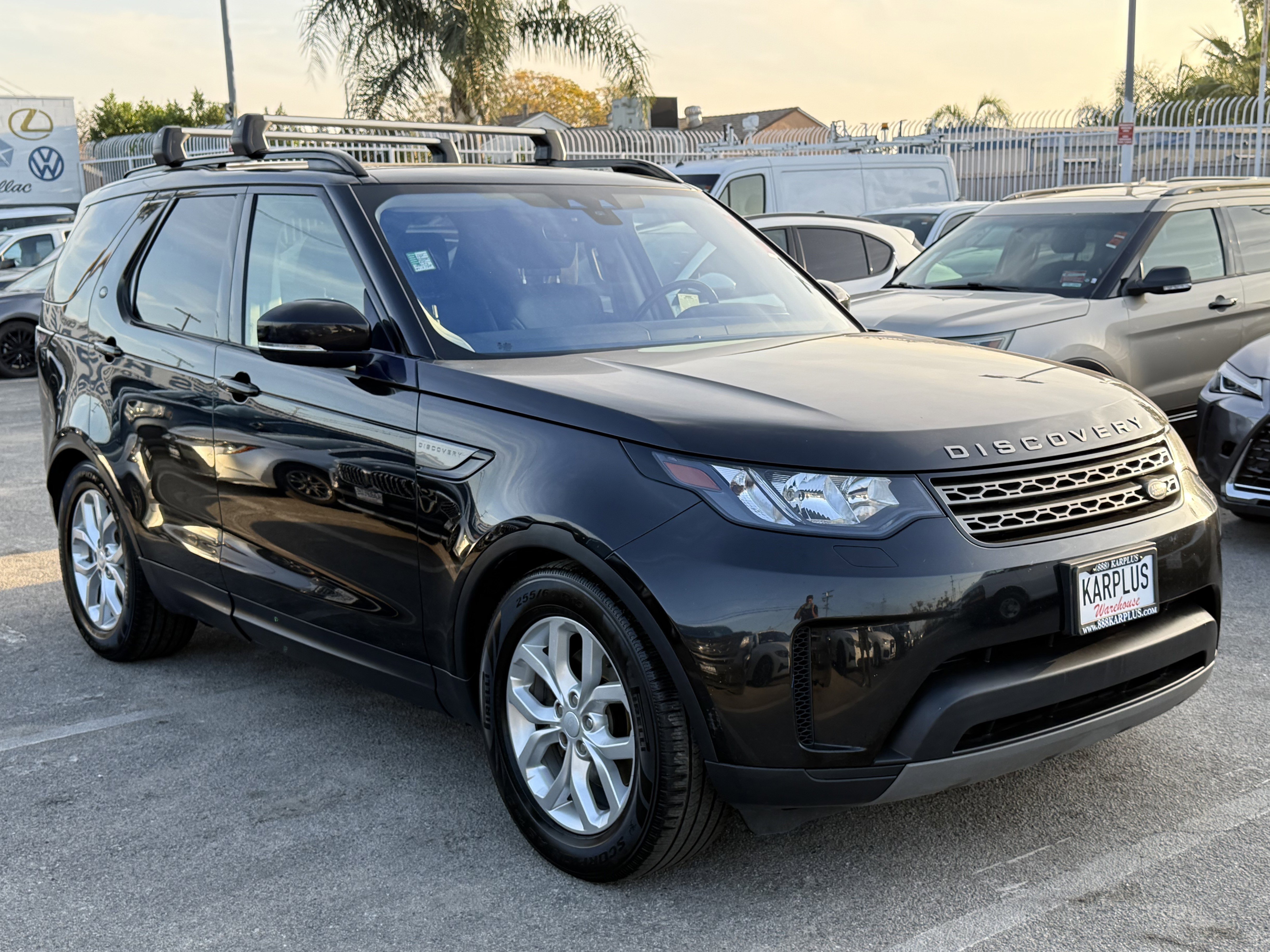 Used 2018 Land Rover Discovery SE image 7