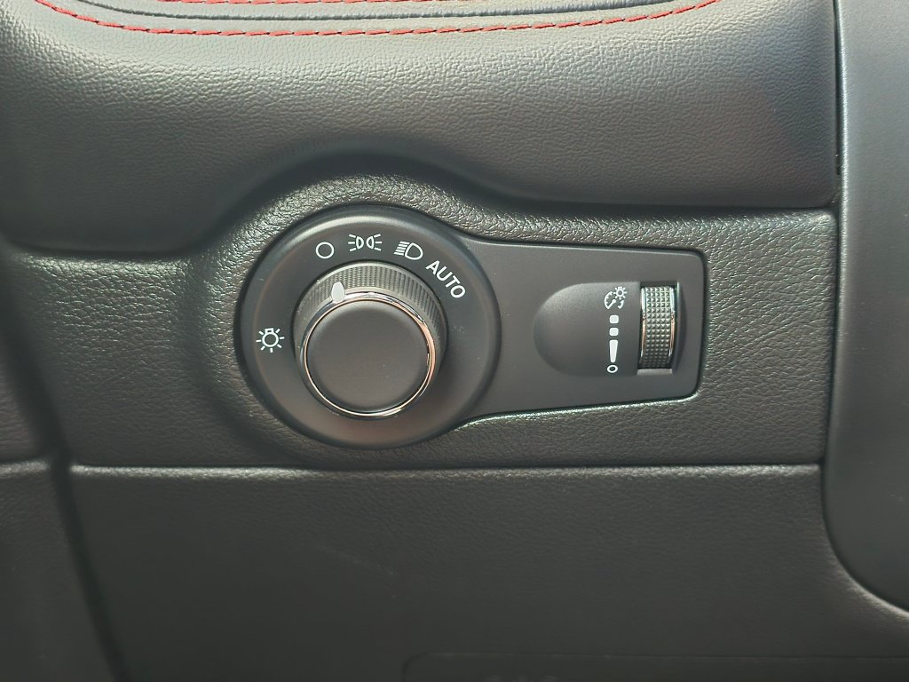 Used 2025 Dodge Durango GT AWD/4WD image 23