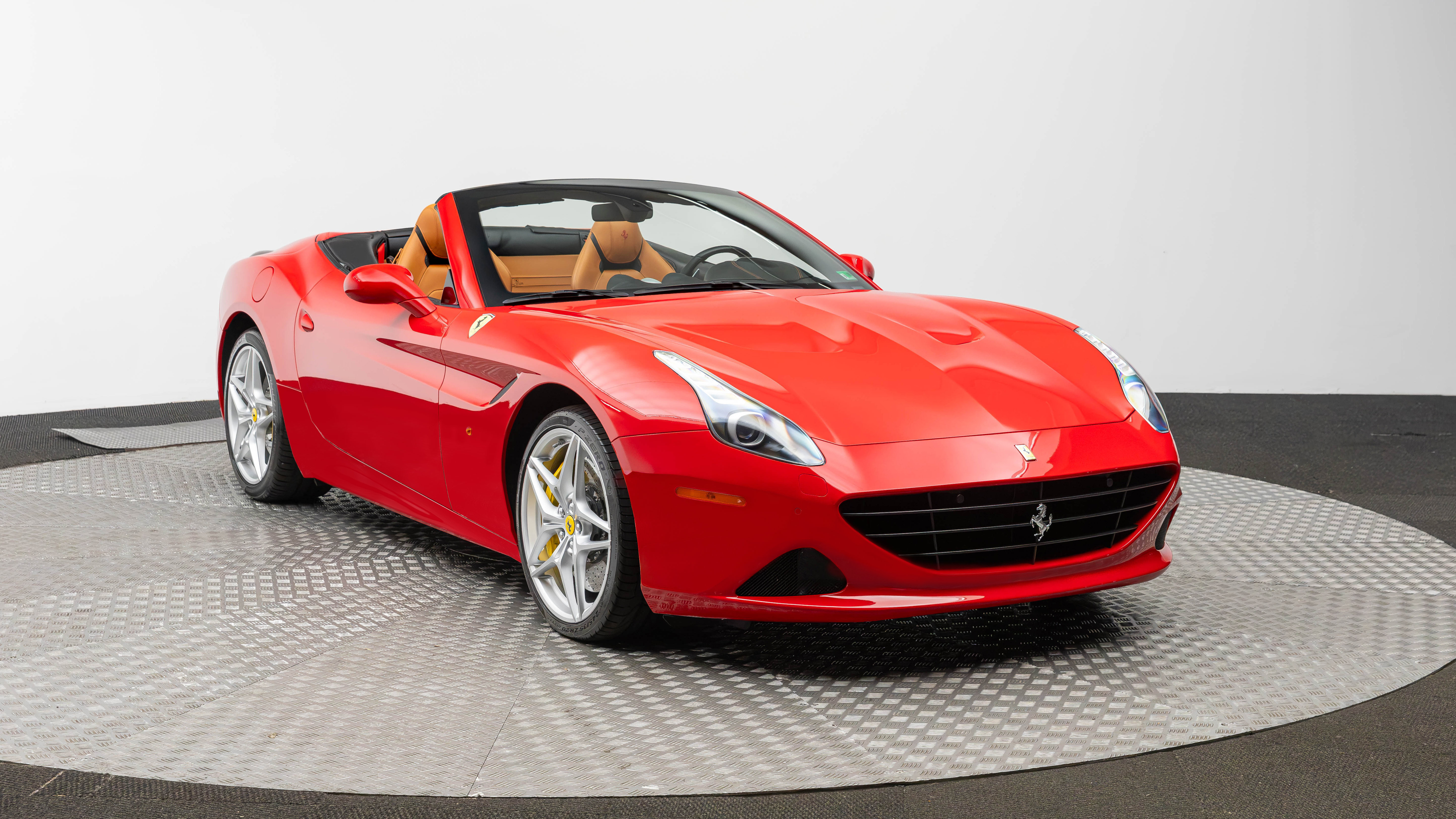 Certified 2016 Ferrari California T RWD image 11