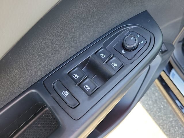 Used 2023 Volkswagen Taos SE w/ Black Wheel Package FWD image 14