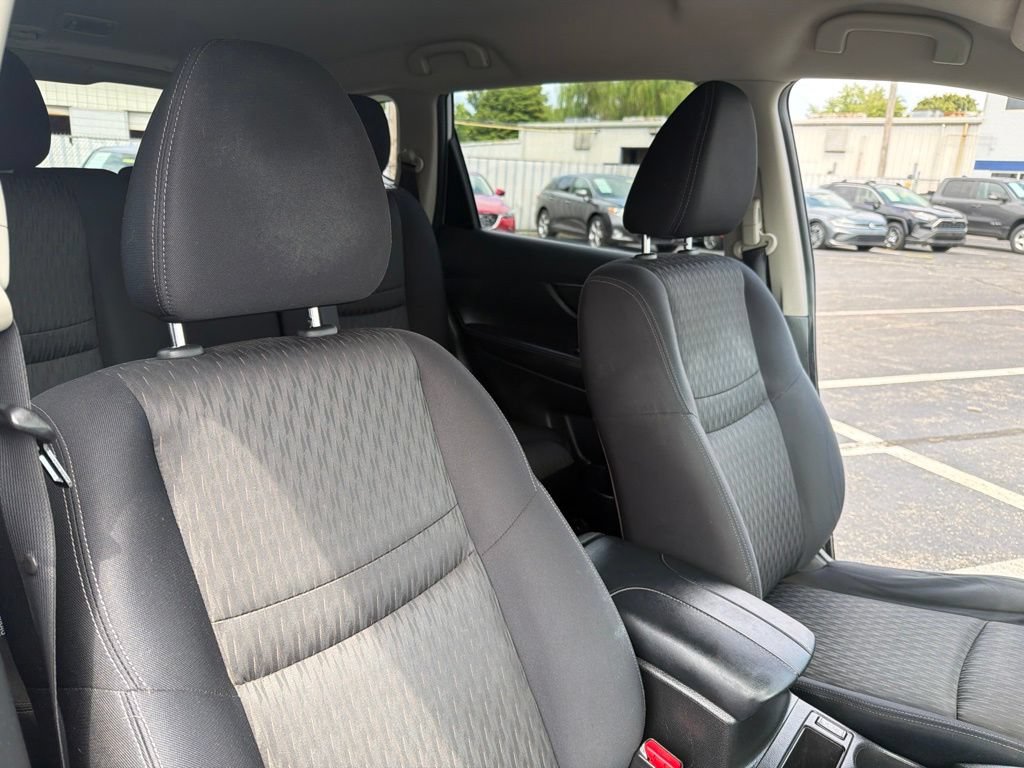 Used 2018 Nissan Rogue SV FWD image 32