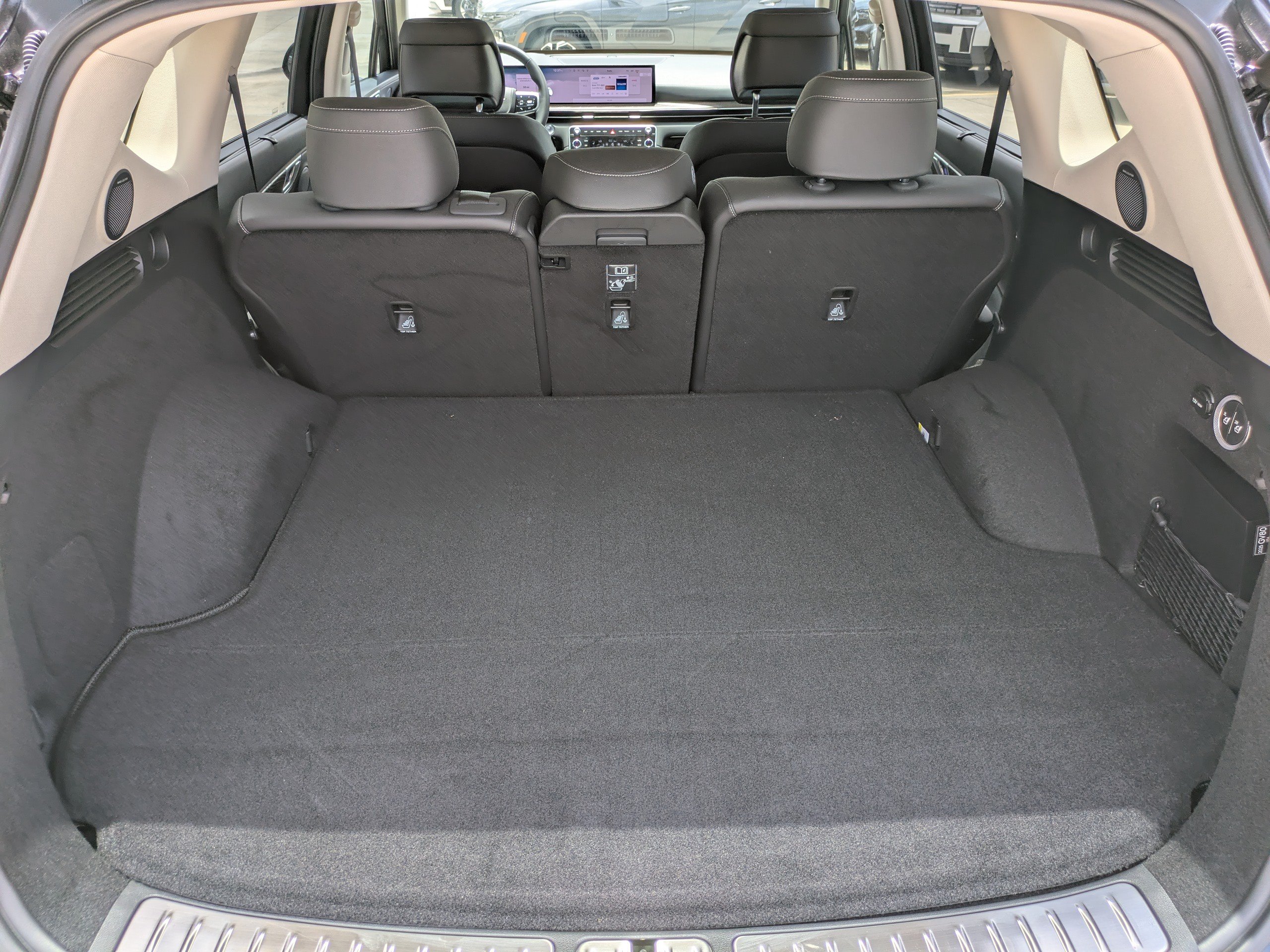 Certified 2025 Genesis GV80 2.5T Advanced AWD/4WD image 11