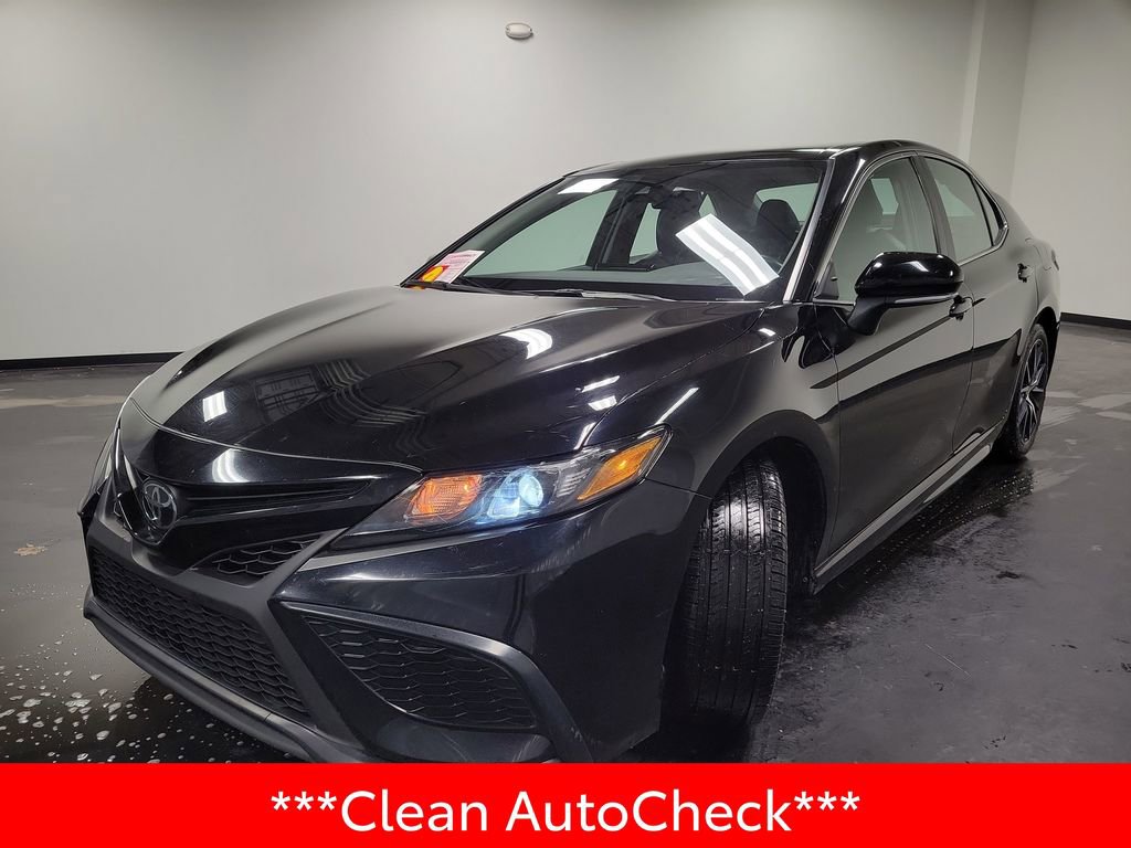 Used 2024 Toyota Camry SE image 4