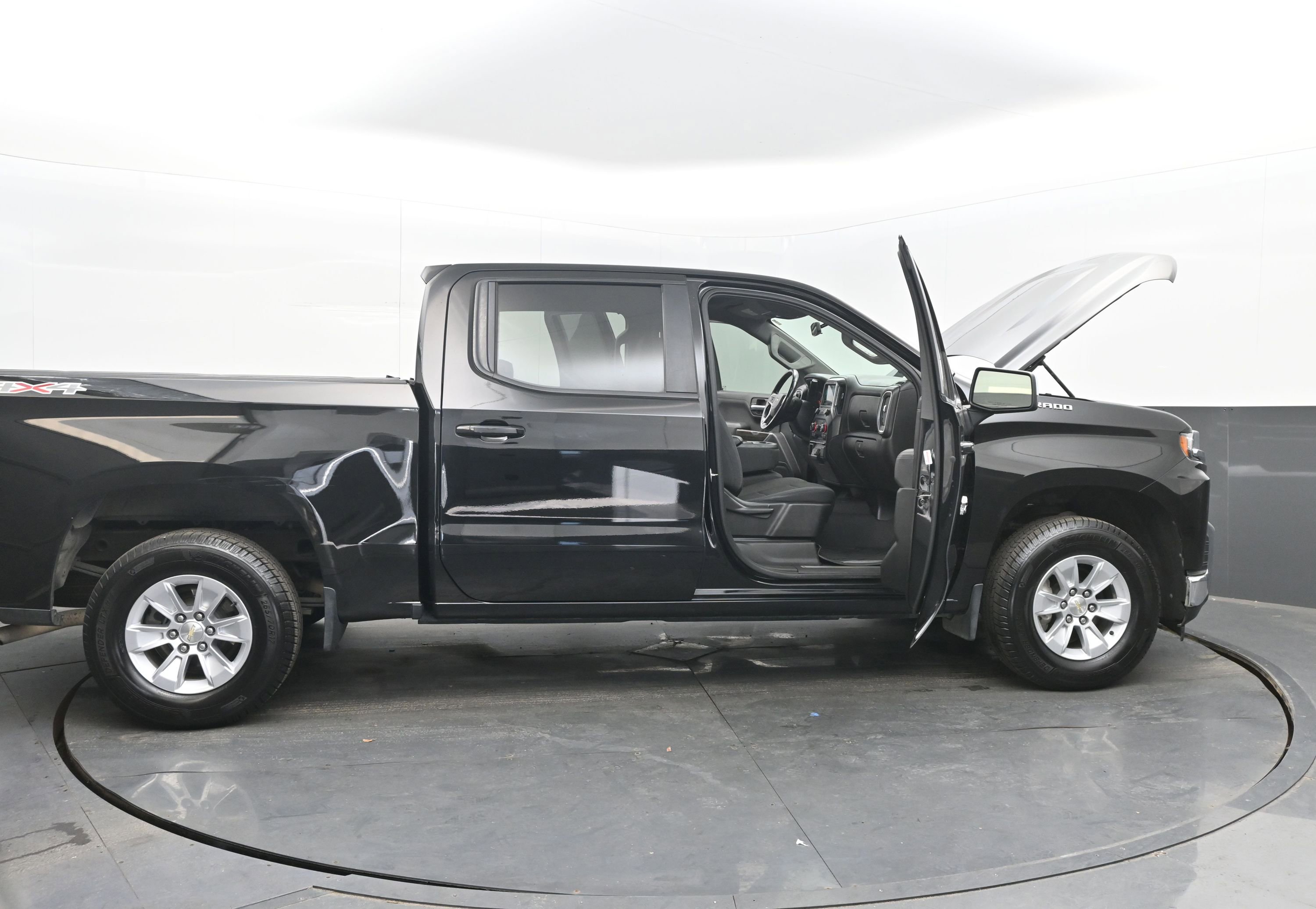 Used 2020 Chevrolet Silverado 1500 LT w/ Texas Edition image 45