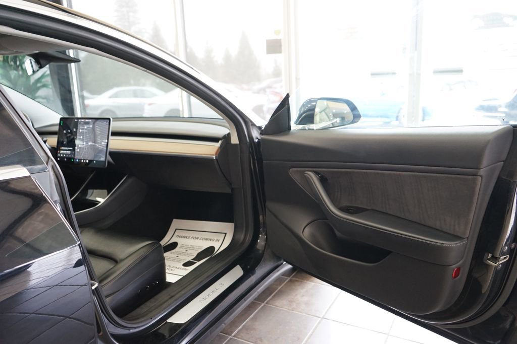 Used 2018 Tesla Model 3 Long Range image 37