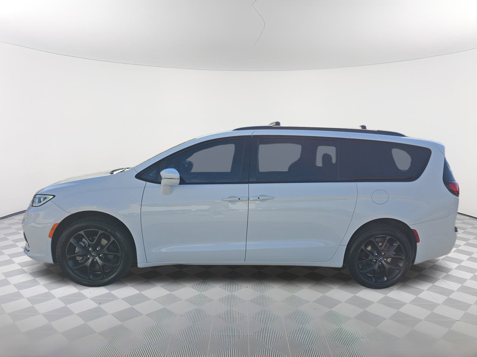 Used 2022 Chrysler Pacifica Touring-L w/ S Appearance Package image 8