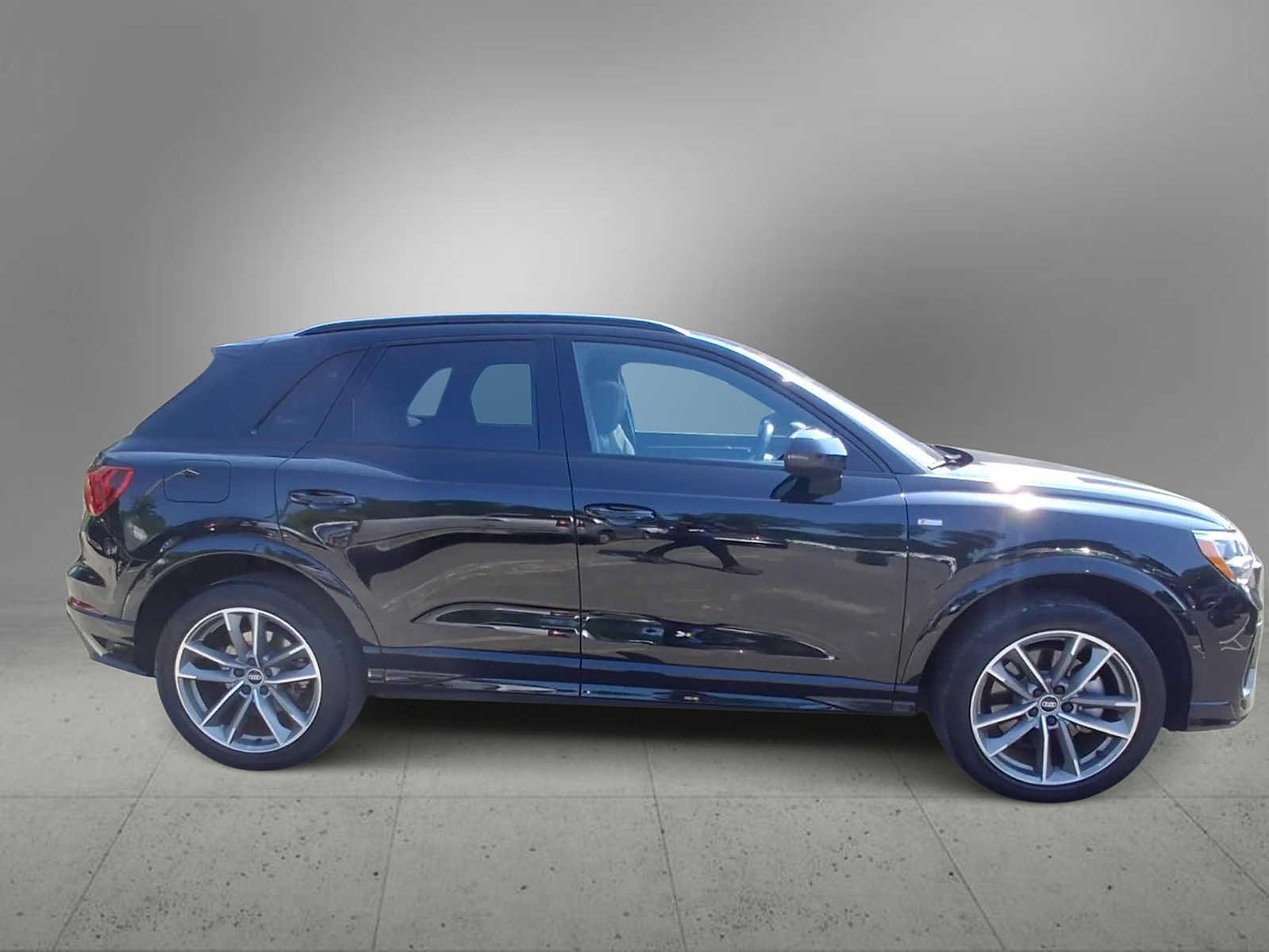 Used 2021 Audi Q3 2.0T Premium w/ Convenience Package AWD/4WD image 9