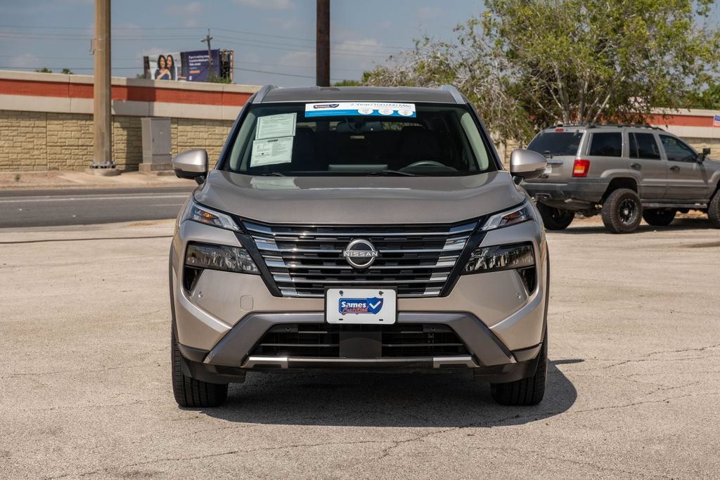 Used 2024 Nissan Rogue SL FWD image 3