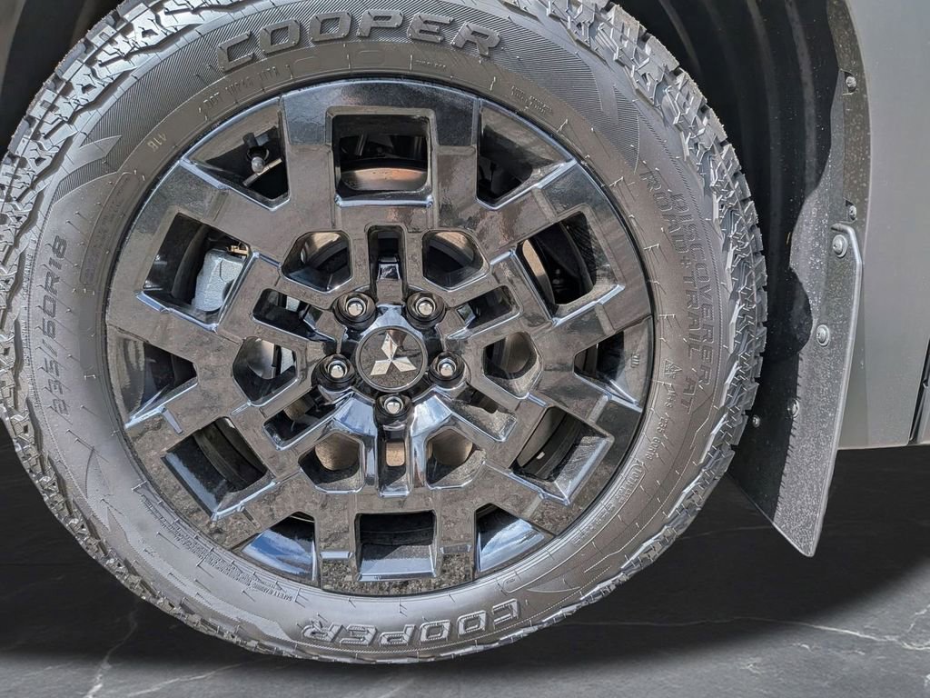 Used 2025 Mitsubishi Outlander Trail Edition image 32