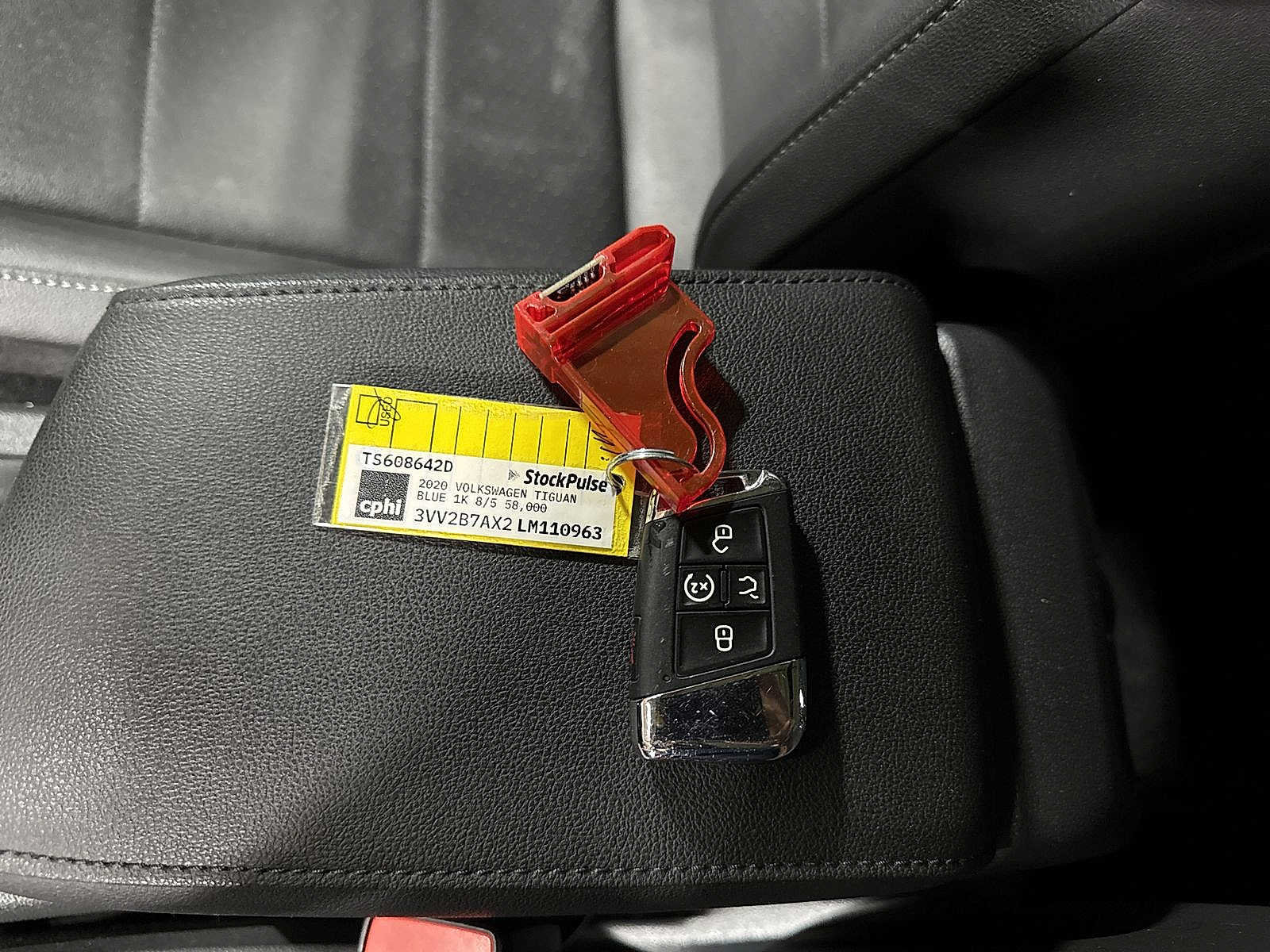 Used 2020 Volkswagen Tiguan SEL AWD/4WD image 33