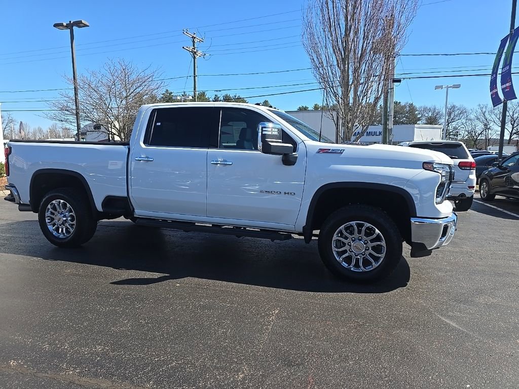 Used 2025 Chevrolet Silverado 2500 LTZ w/ LTZ Premium Package image 9