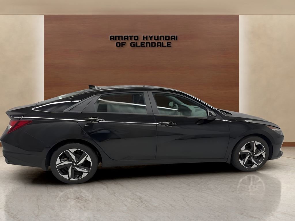 Used 2023 Hyundai Elantra SEL w/ Convenience Package image 7