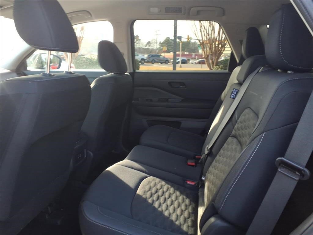 Used 2024 Nissan Pathfinder S image 22