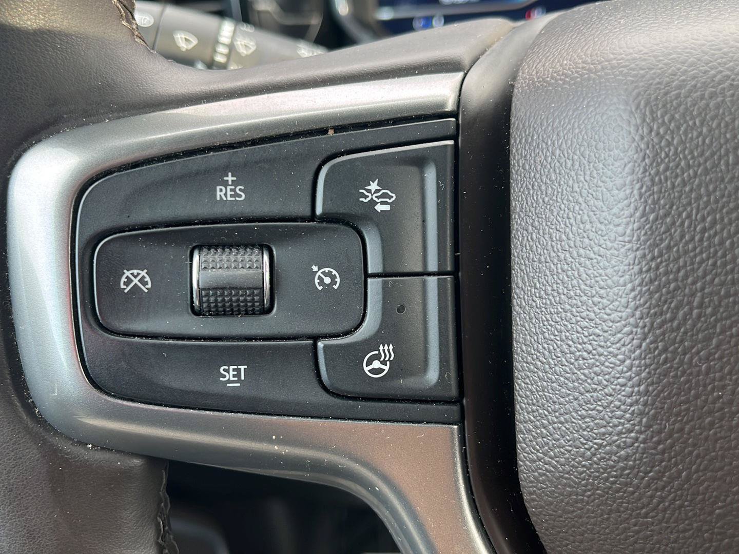 Used 2025 Chevrolet Silverado 1500 LT AWD/4WD image 14