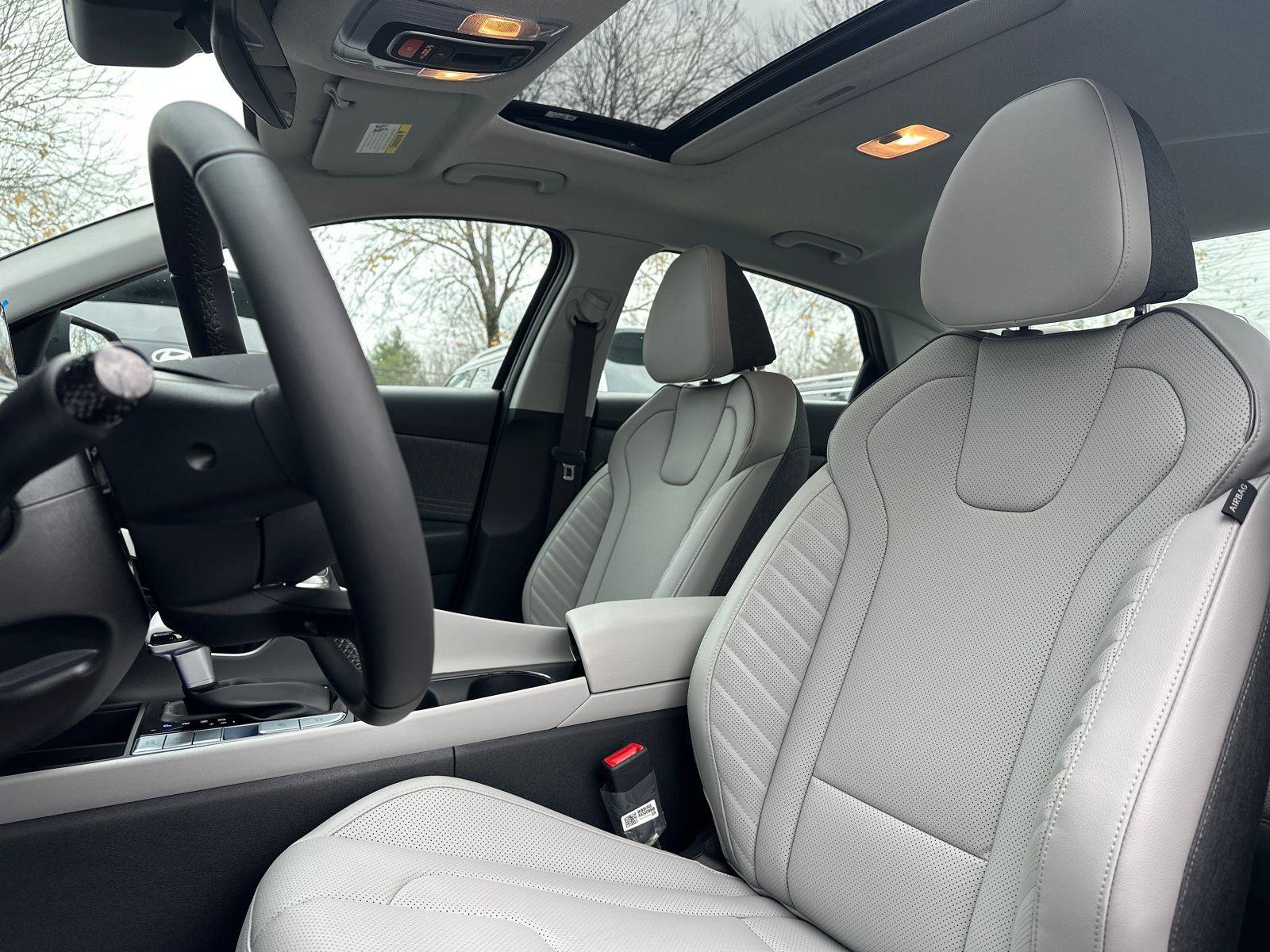 New 2025 Hyundai Elantra Limited image 7