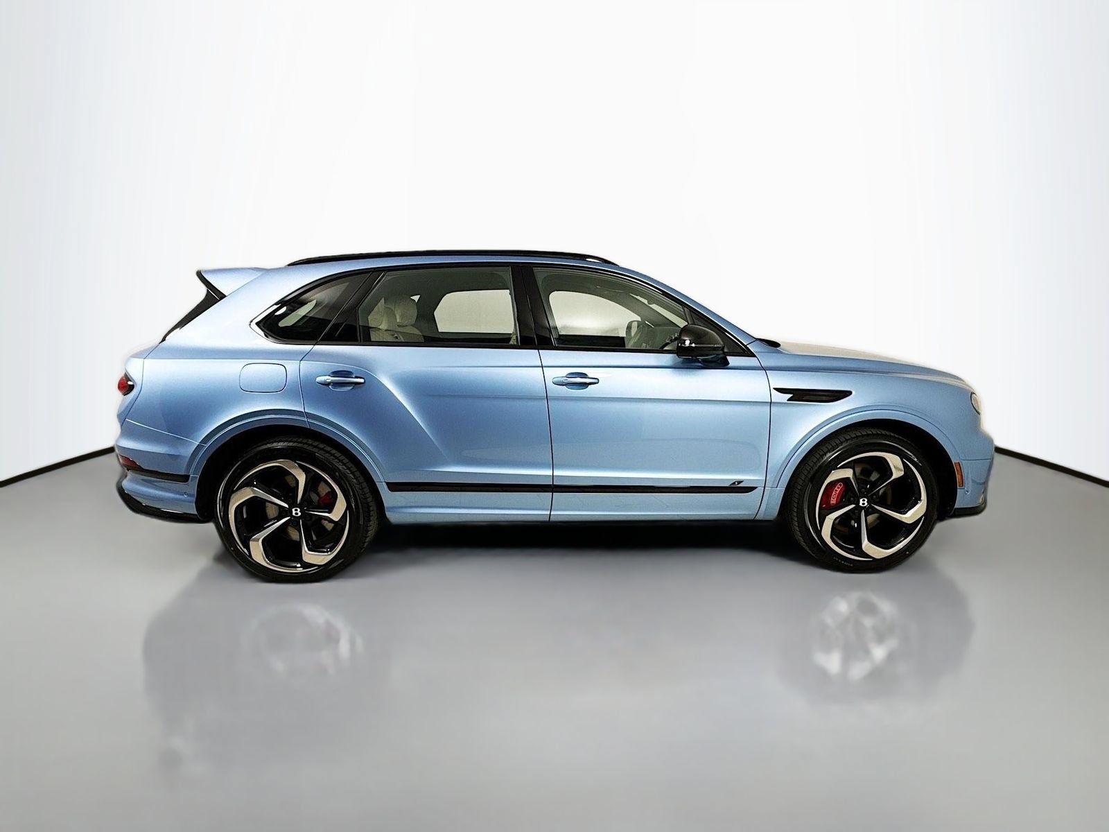 Certified 2025 Bentley Bentayga AWD/4WD image 9