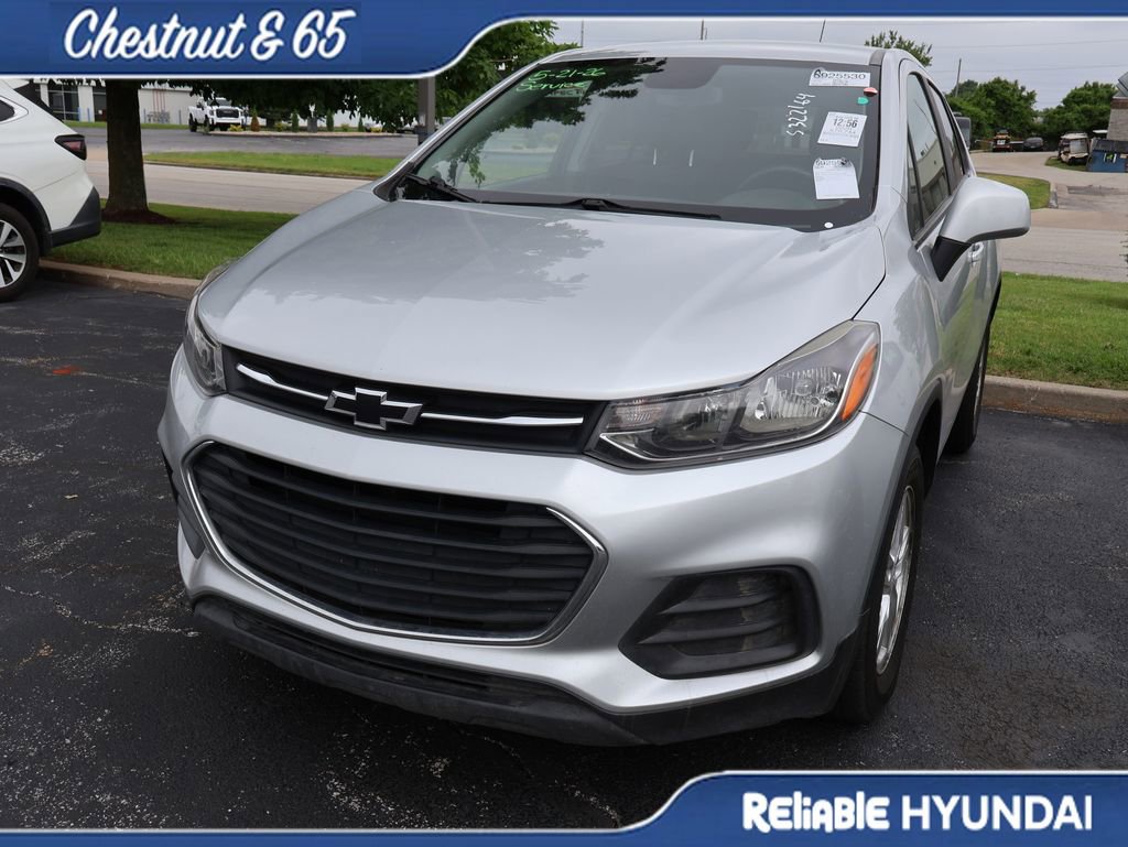 Used 2020 Chevrolet Trax LS w/ Tint and Cruise Package FWD image 9