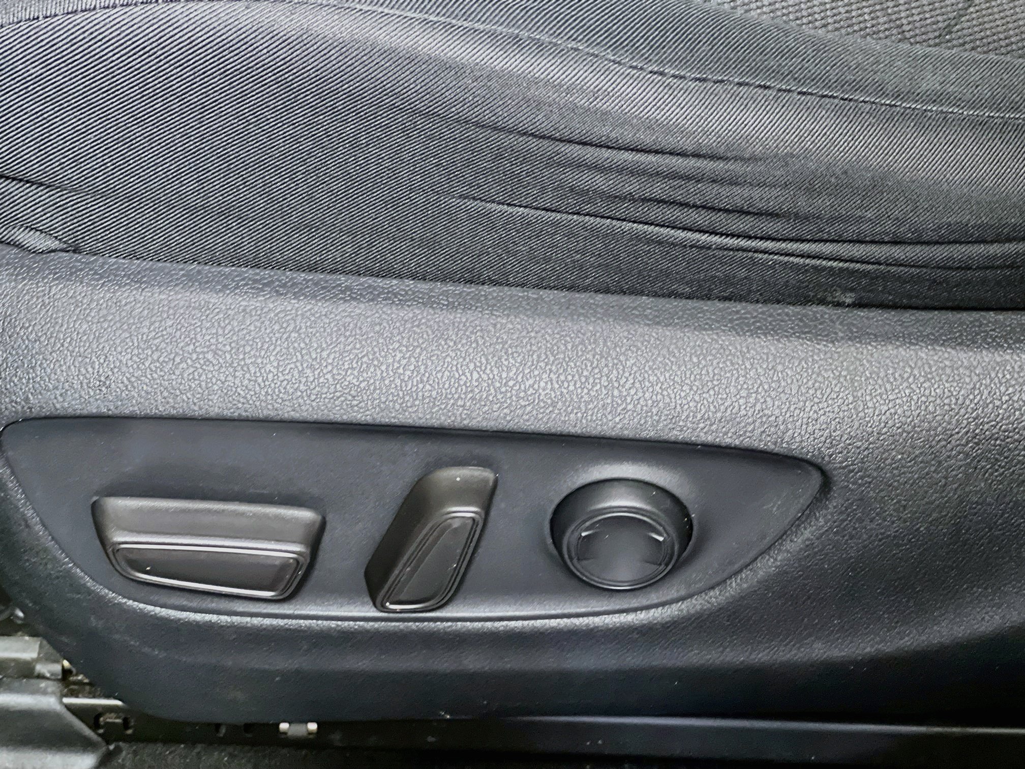 Used 2019 Toyota RAV4 XLE w/ Convenience Package FWD image 15