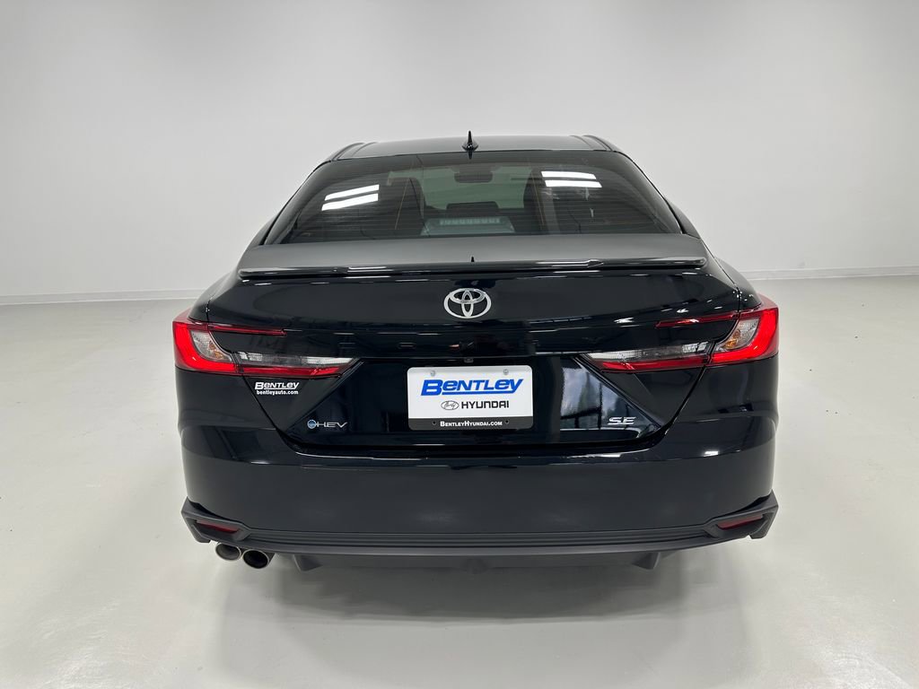 Used 2025 Toyota Camry LE image 4
