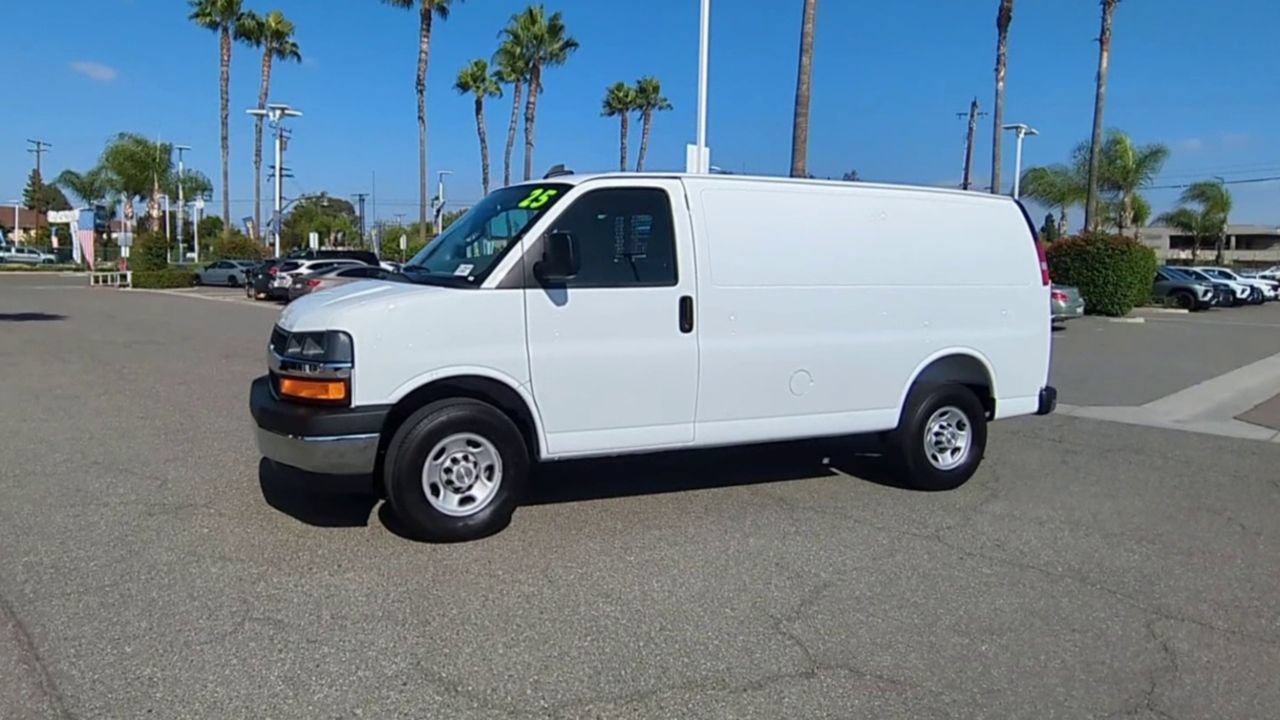 Used 2025 Chevrolet Express 2500 w/ Driver Convenience Package RWD image 4