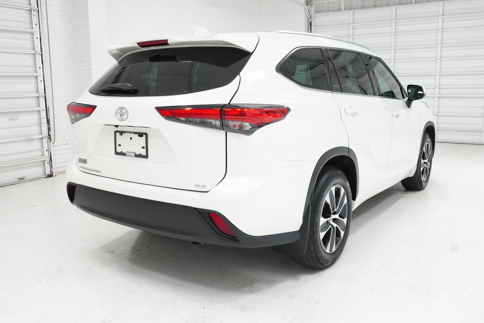 Used 2020 Toyota Highlander XLE FWD image 5
