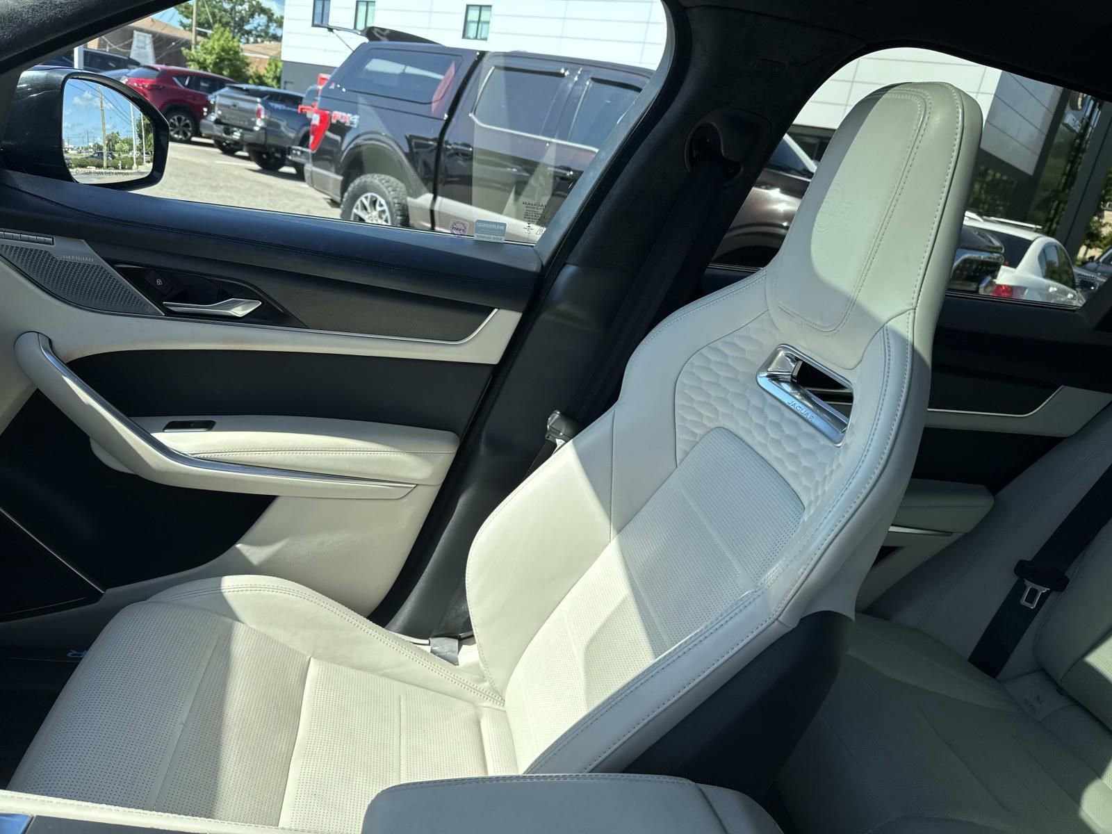 Used 2023 Jaguar F-PACE SVR image 16