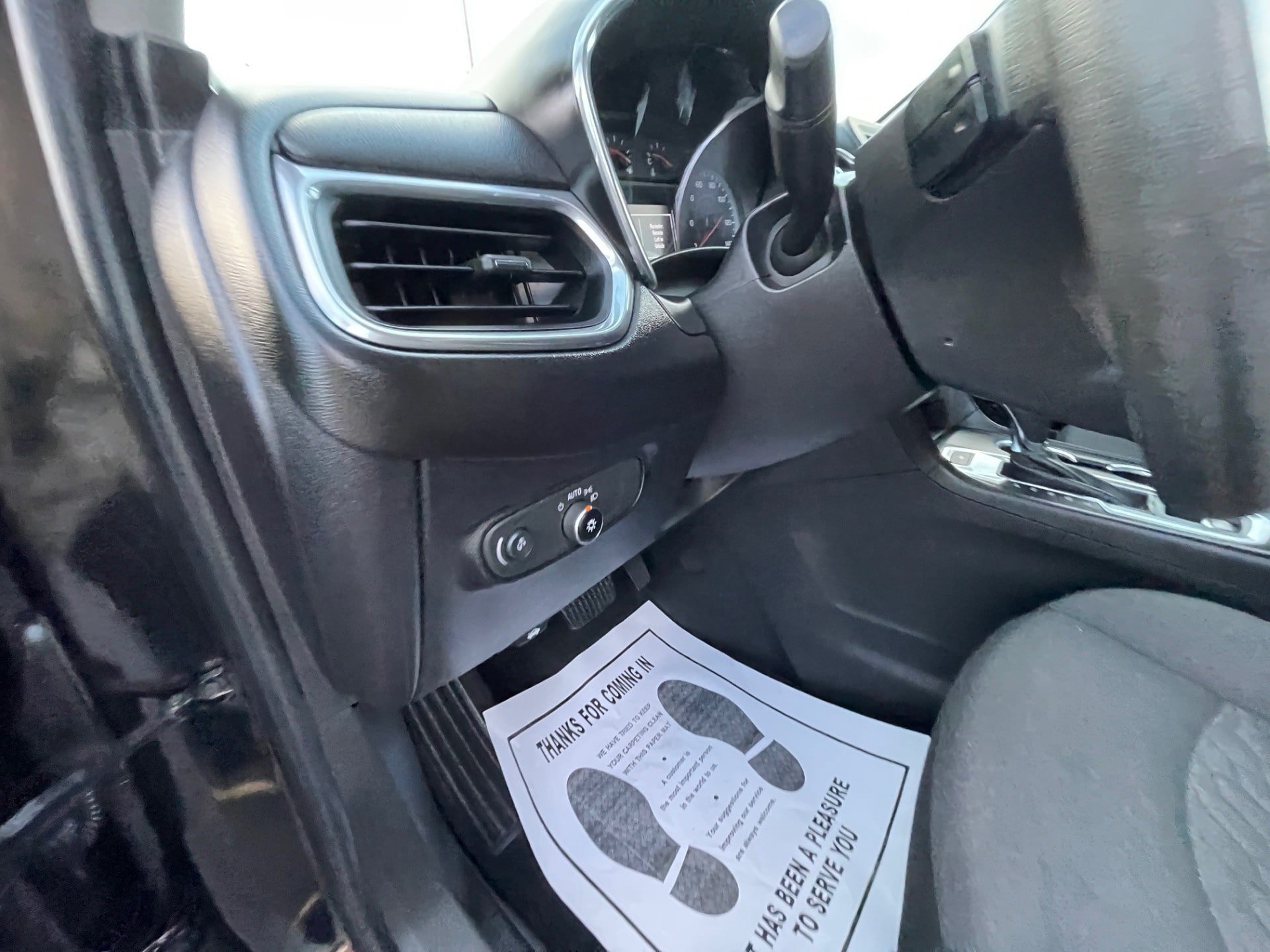 Used 2018 Chevrolet Equinox LT FWD image 15