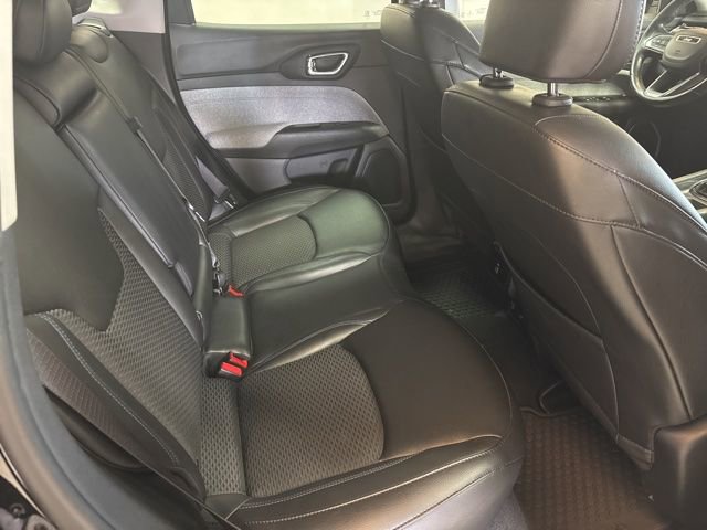 Used 2022 Jeep Compass Latitude w/ Convenience Group AWD/4WD image 23