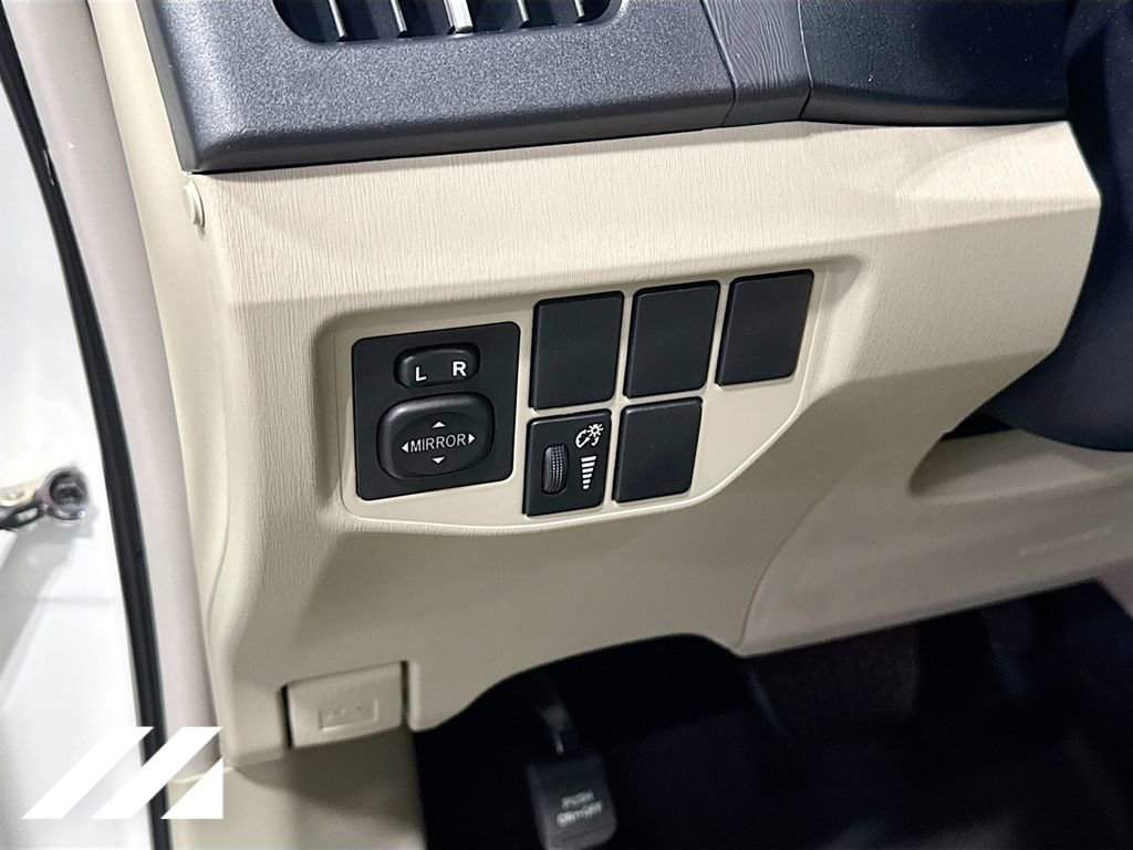 Used 2015 Toyota Prius Three FWD image 9