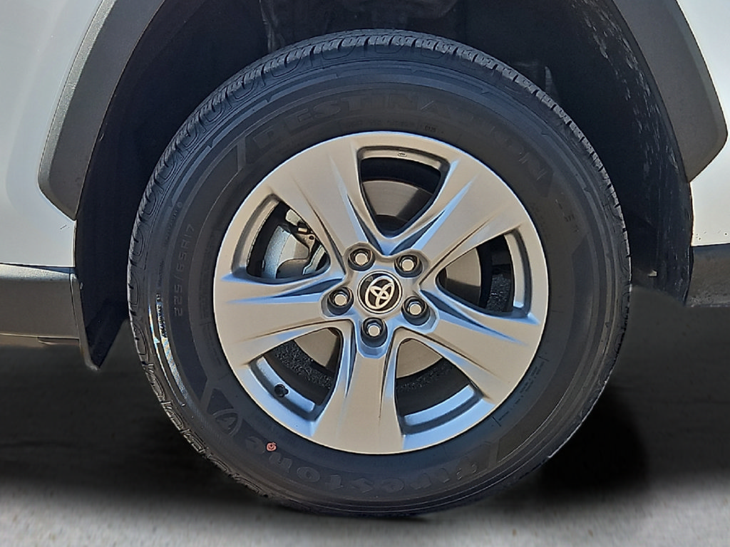 Used 2025 Toyota RAV4 XLE FWD image 10