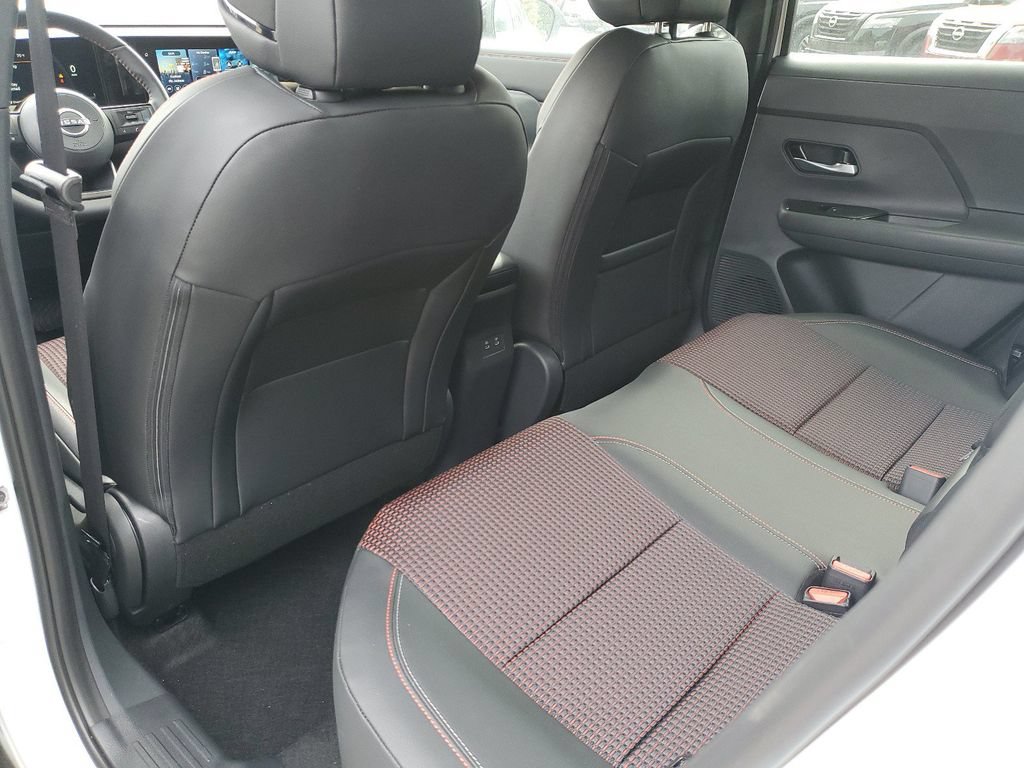 New 2026 Nissan Kicks SR w/ SR Premium Package FWD image 11