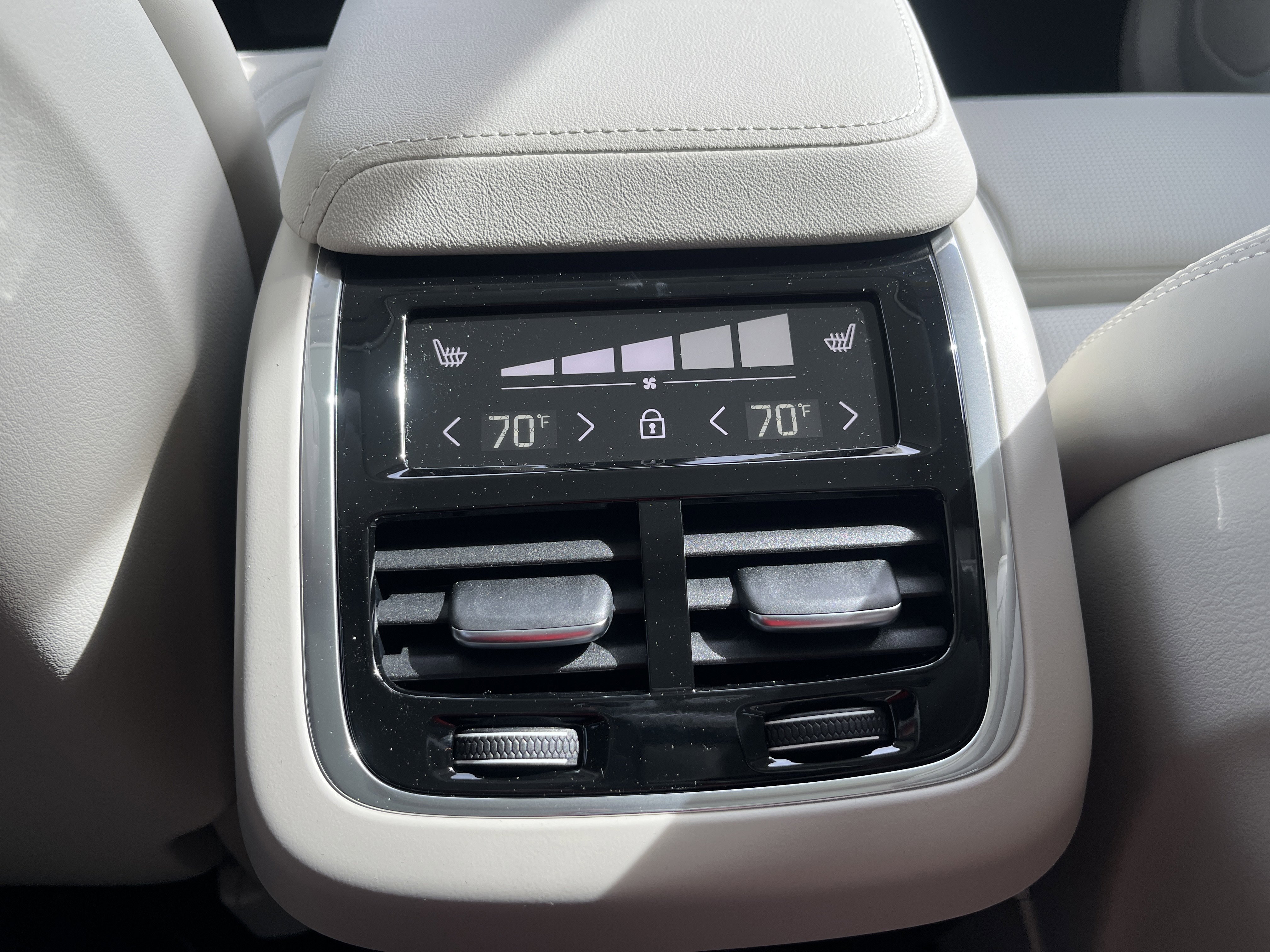 New 2026 Volvo XC60 B5 Ultra w/ Protection Package Premier image 12