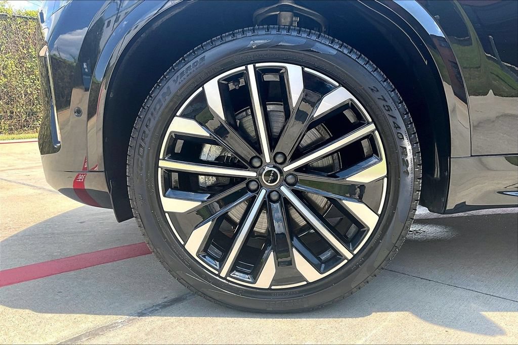 Certified 2026 Volvo XC90 B6 Plus AWD/4WD image 11