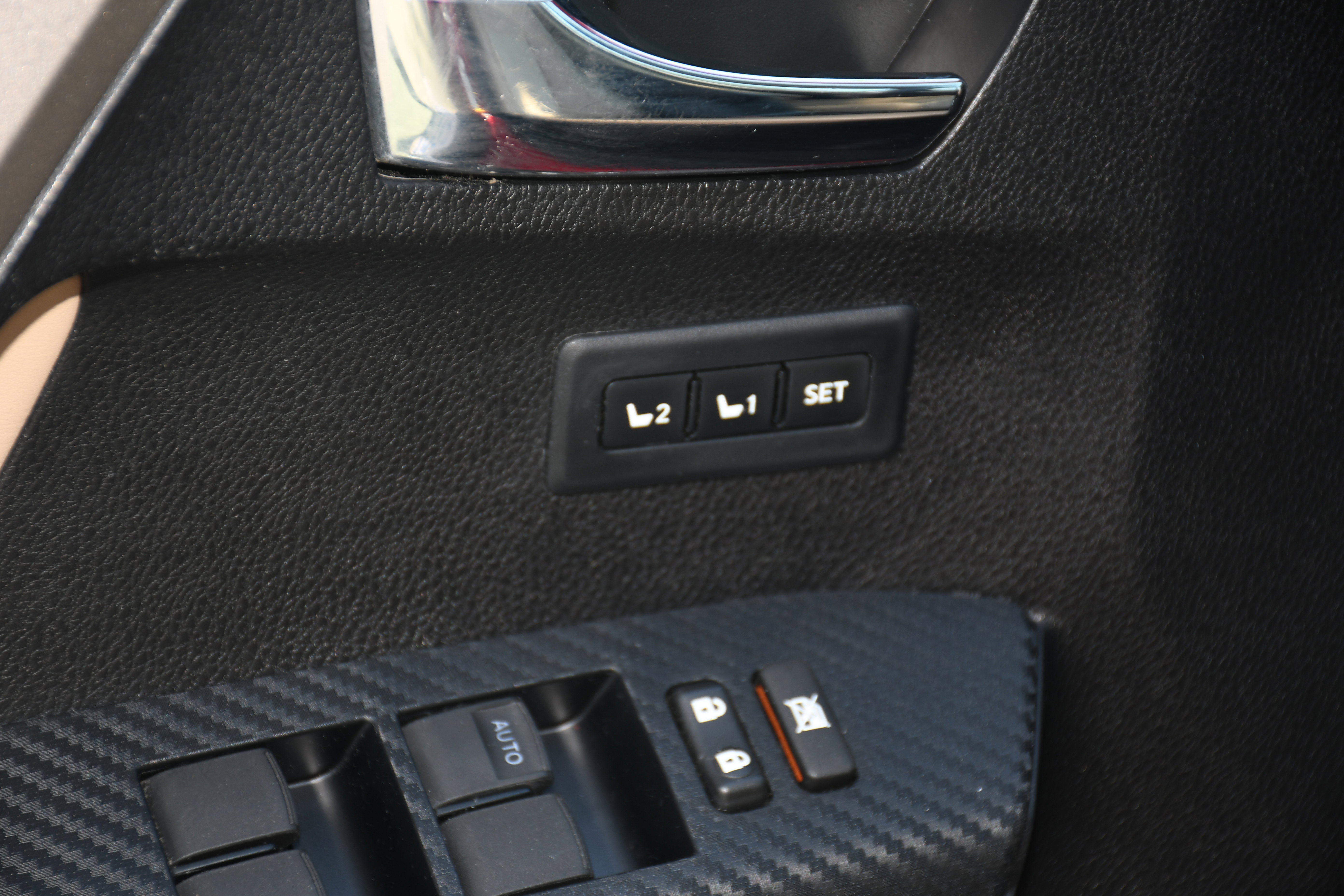 Used 2015 Toyota RAV4 Limited w/ Technology Package image 12