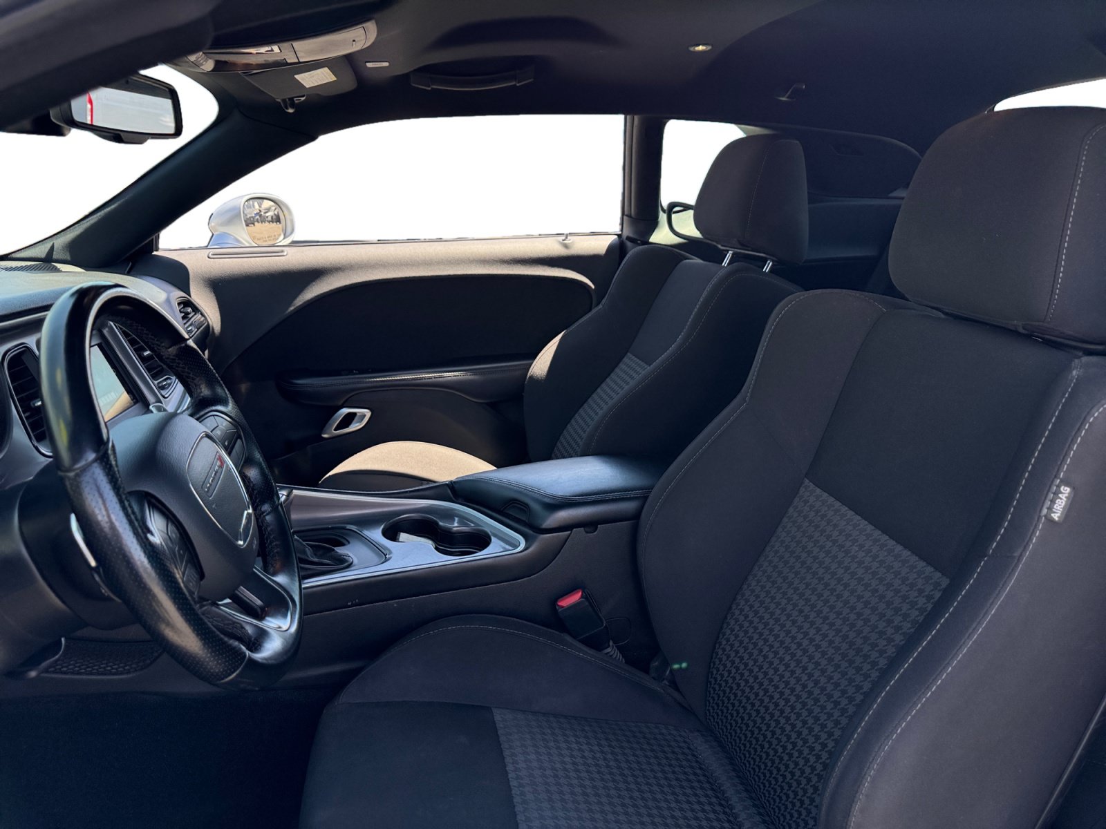 Used 2022 Dodge Challenger GT AWD/4WD image 9