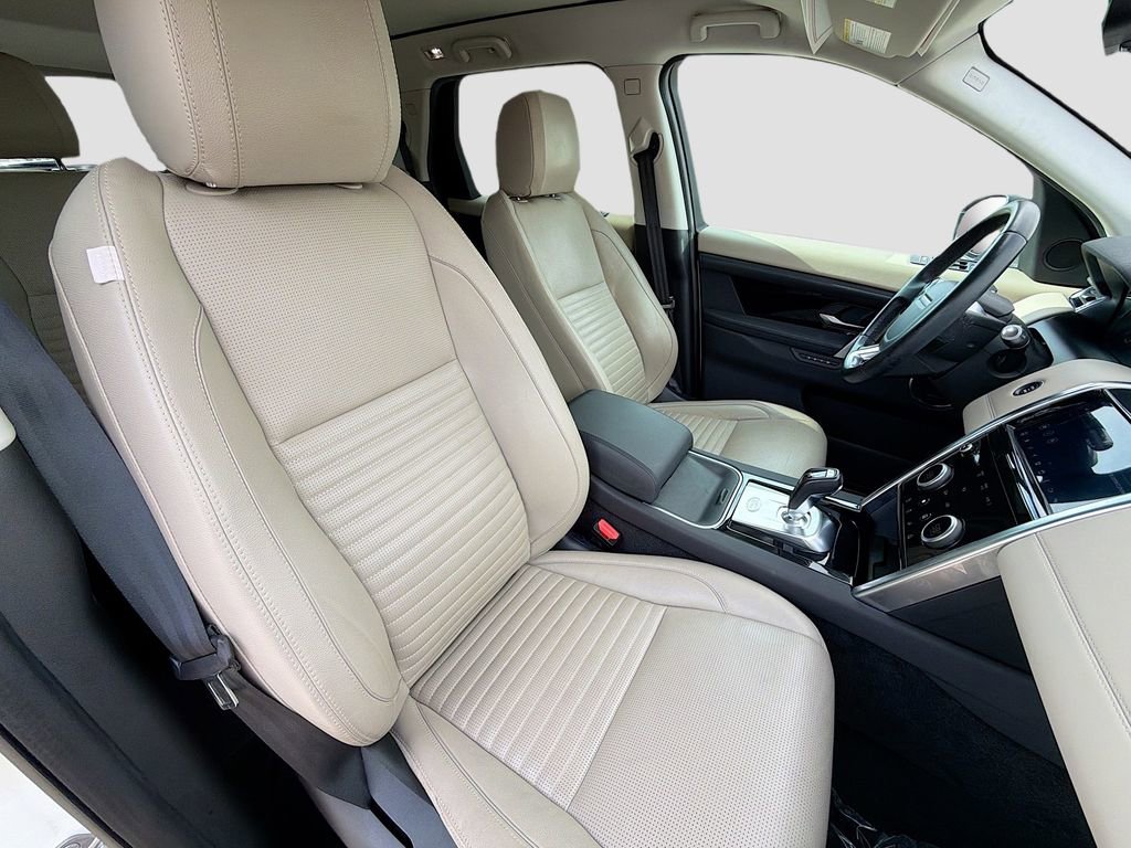 Used 2020 Land Rover Discovery Sport SE image 15
