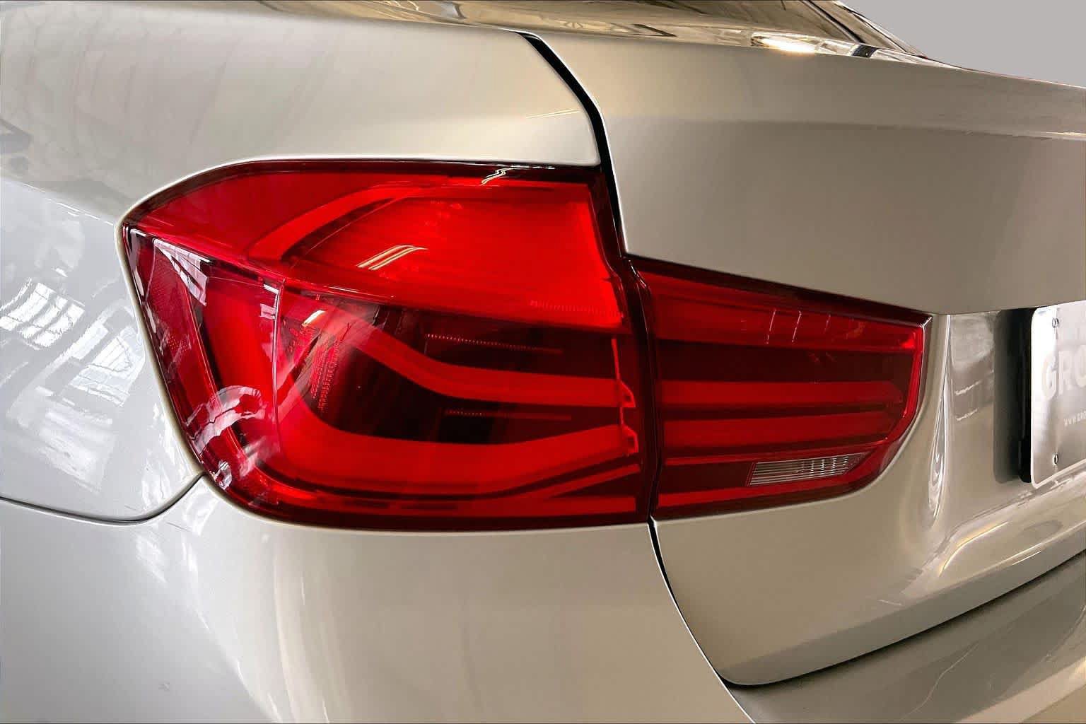Used 2018 BMW 320i Sedan w/ Convenience Package RWD image 26