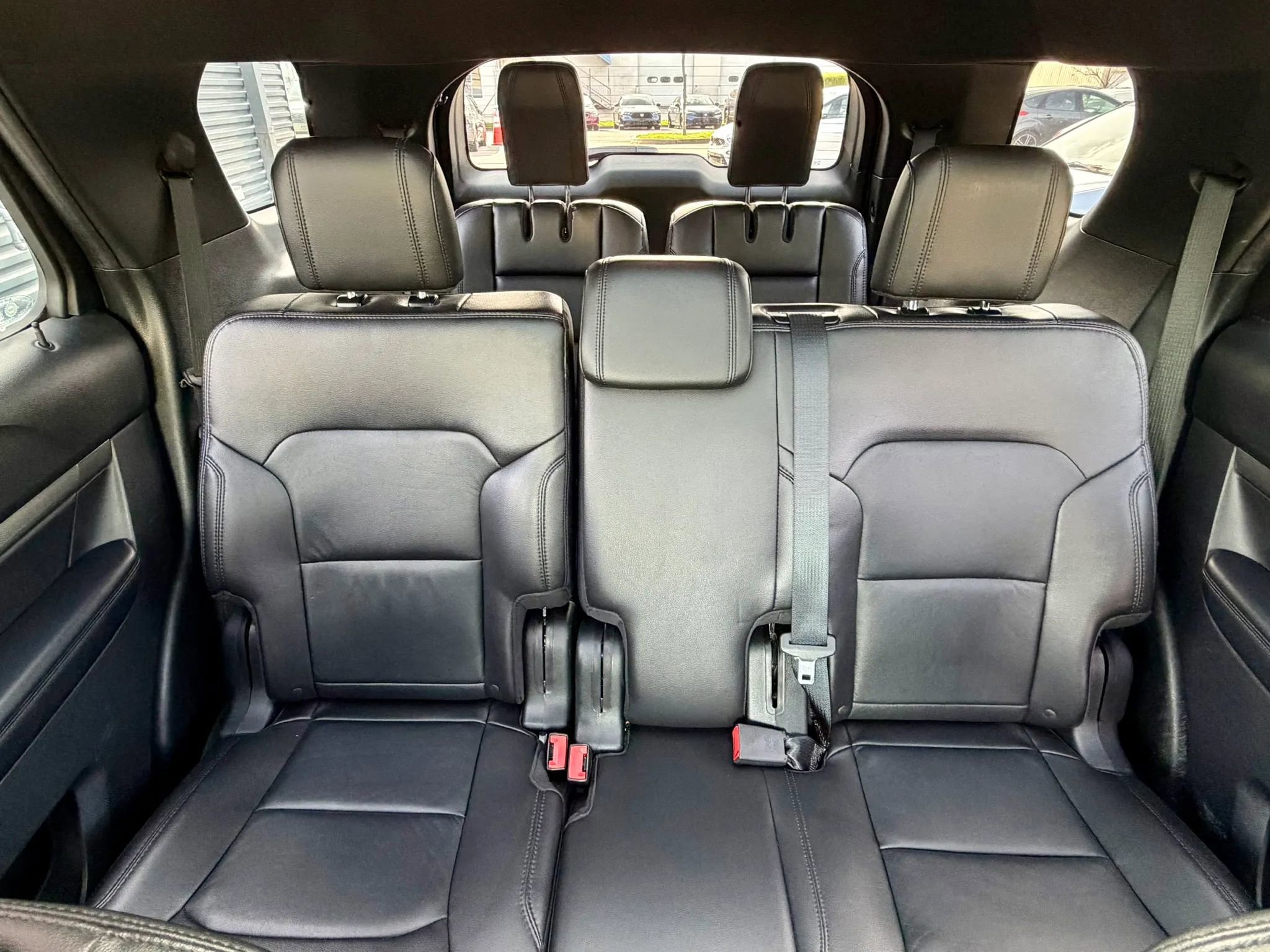 Used 2018 Ford Explorer XLT w/ Equipment Group 202A AWD/4WD image 36
