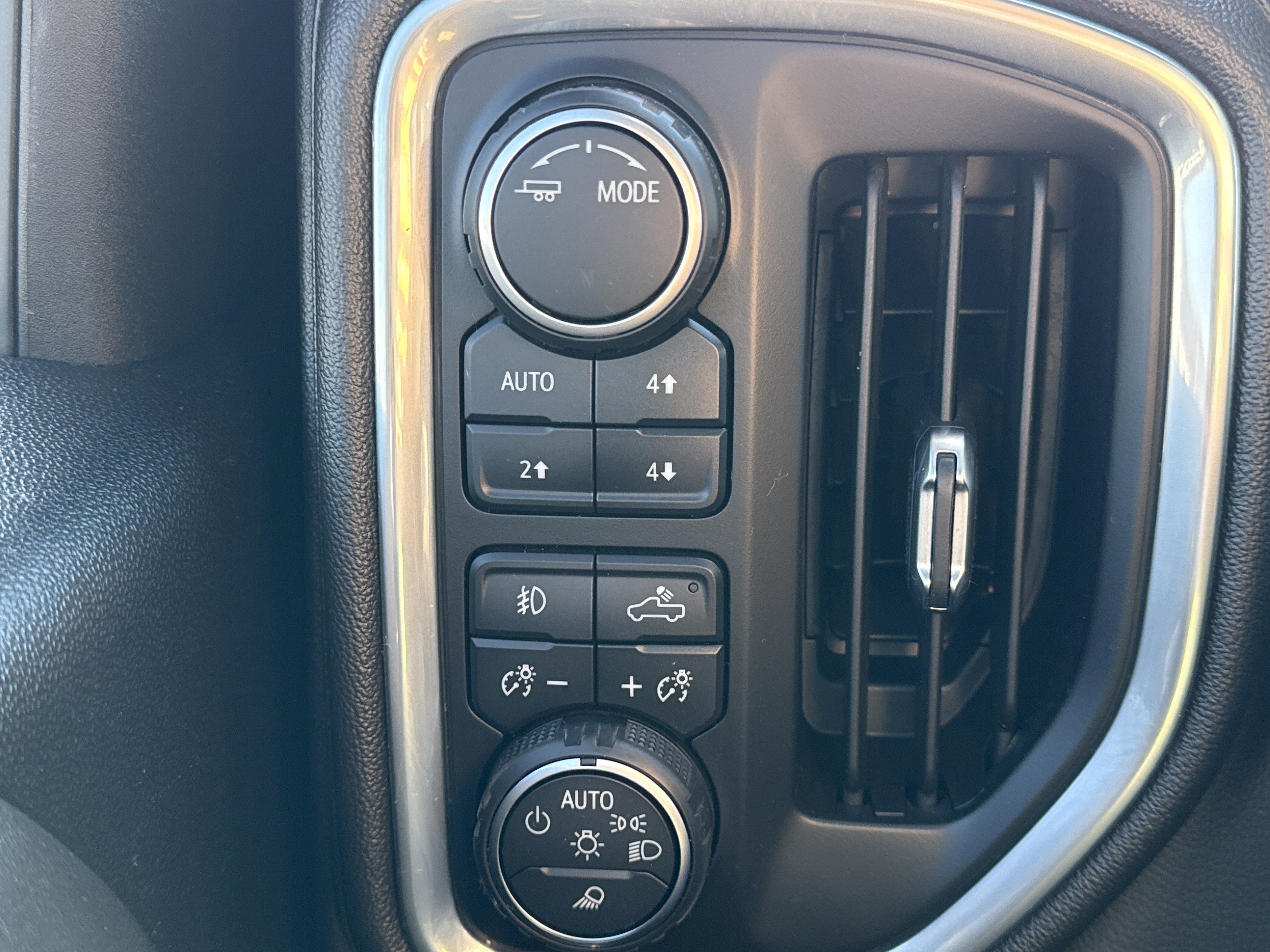 Used 2022 Chevrolet Silverado 2500 LTZ w/ LTZ Plus Package image 29